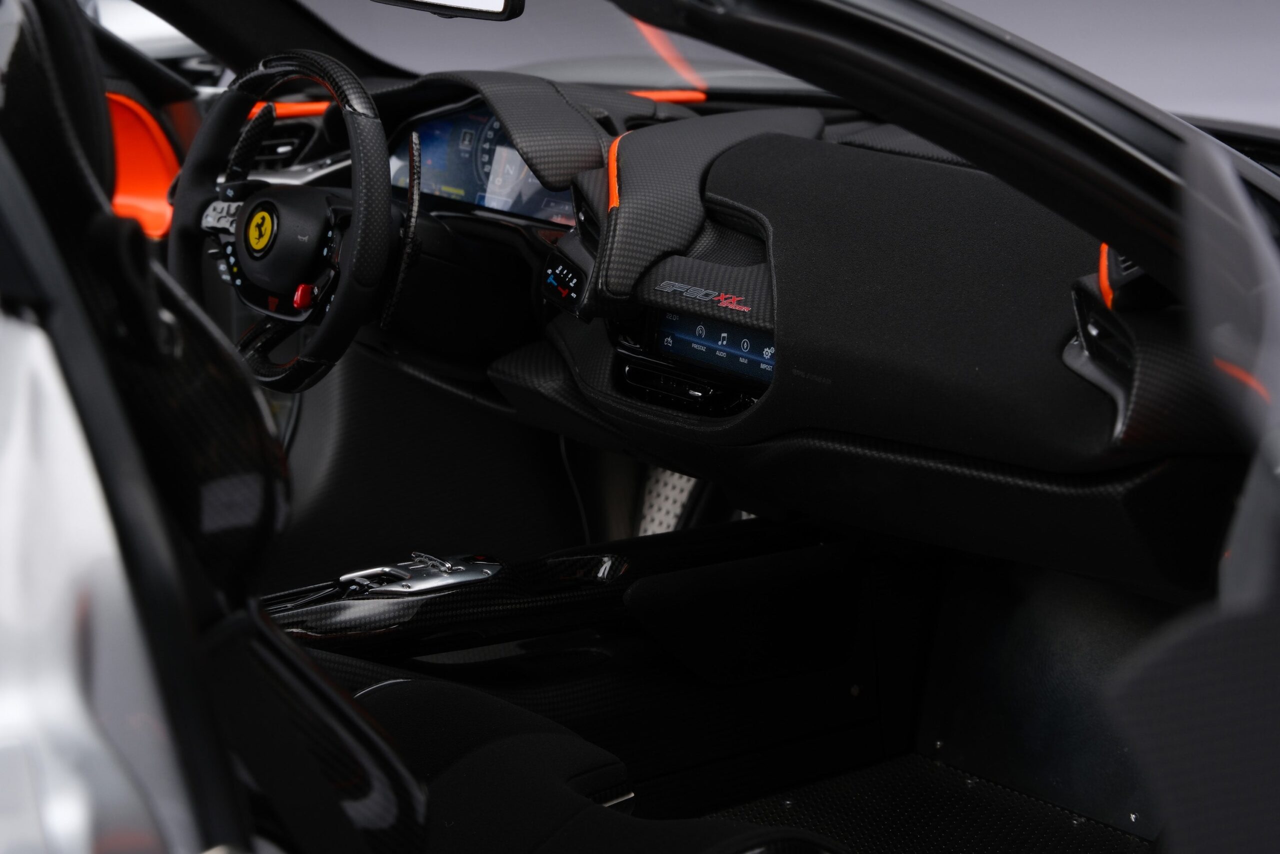 Amalgam Ferrari SF90 XX Spider - Silber | 1:8 - 画像19