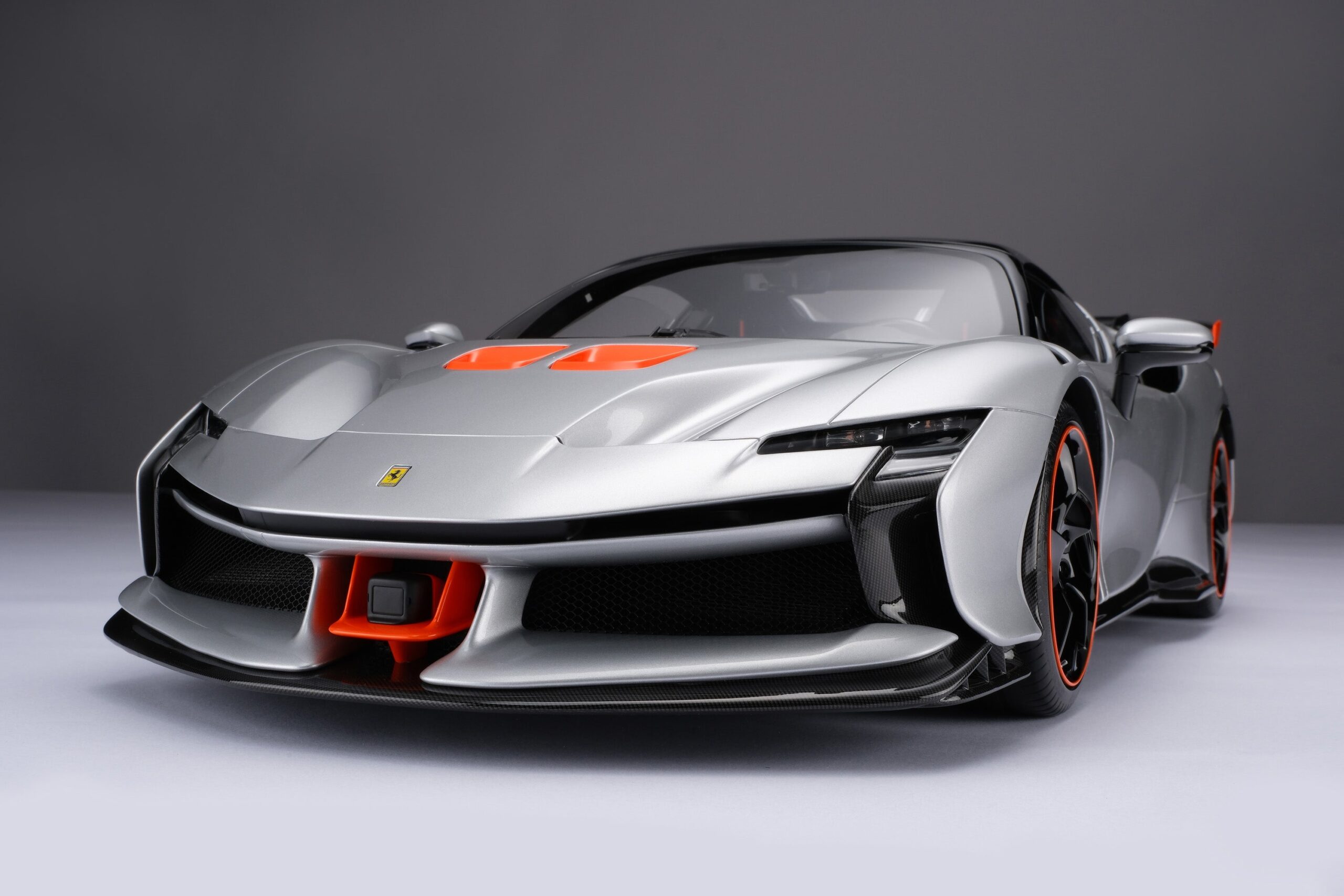 Amalgam Ferrari SF90 XX Spider - Silber | 1:8 - 画像21