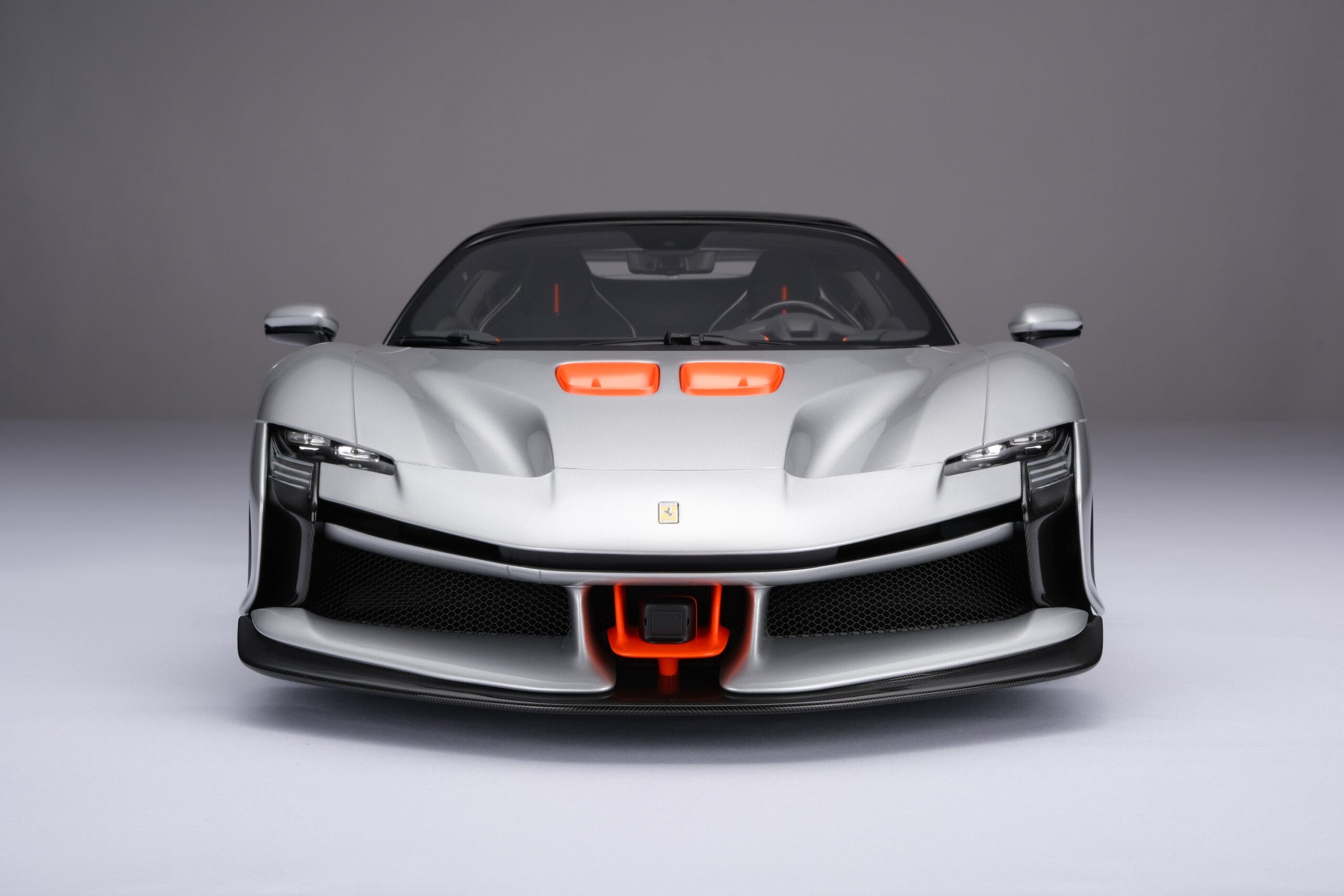 Amalgam Ferrari SF90 XX Spider - Silber | 1:8 - 画像6