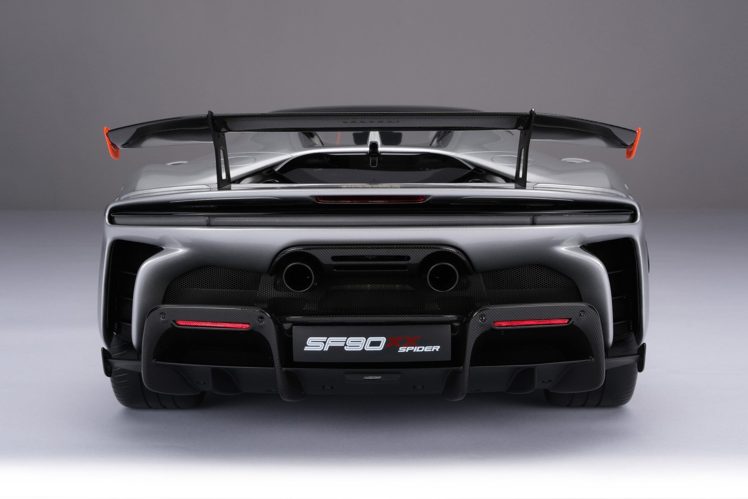Amalgam Ferrari SF90 XX Spider - Silber | 1:8 - 画像8
