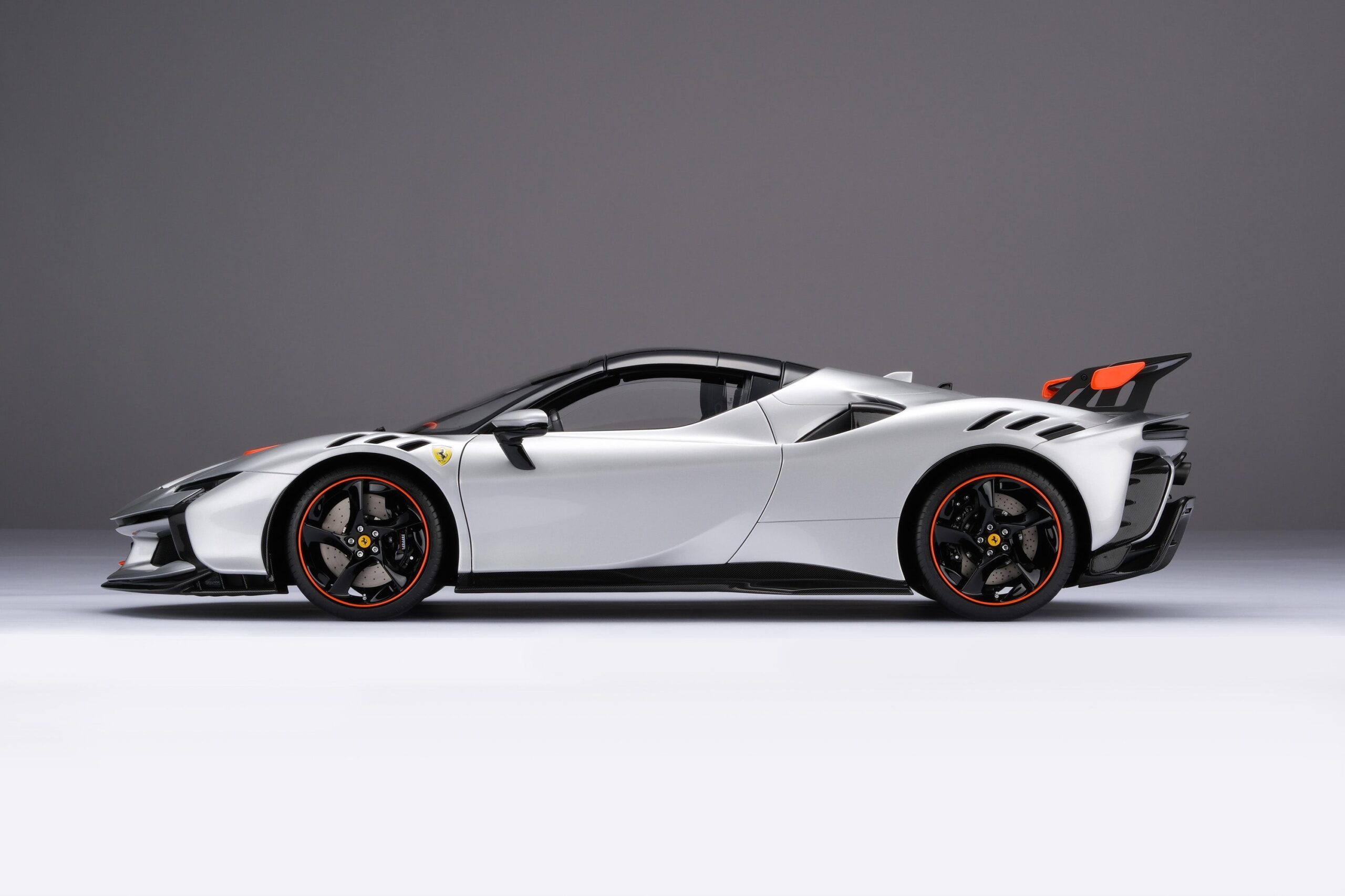 Amalgam Ferrari SF90 XX Spider - Silber | 1:8 - 画像9
