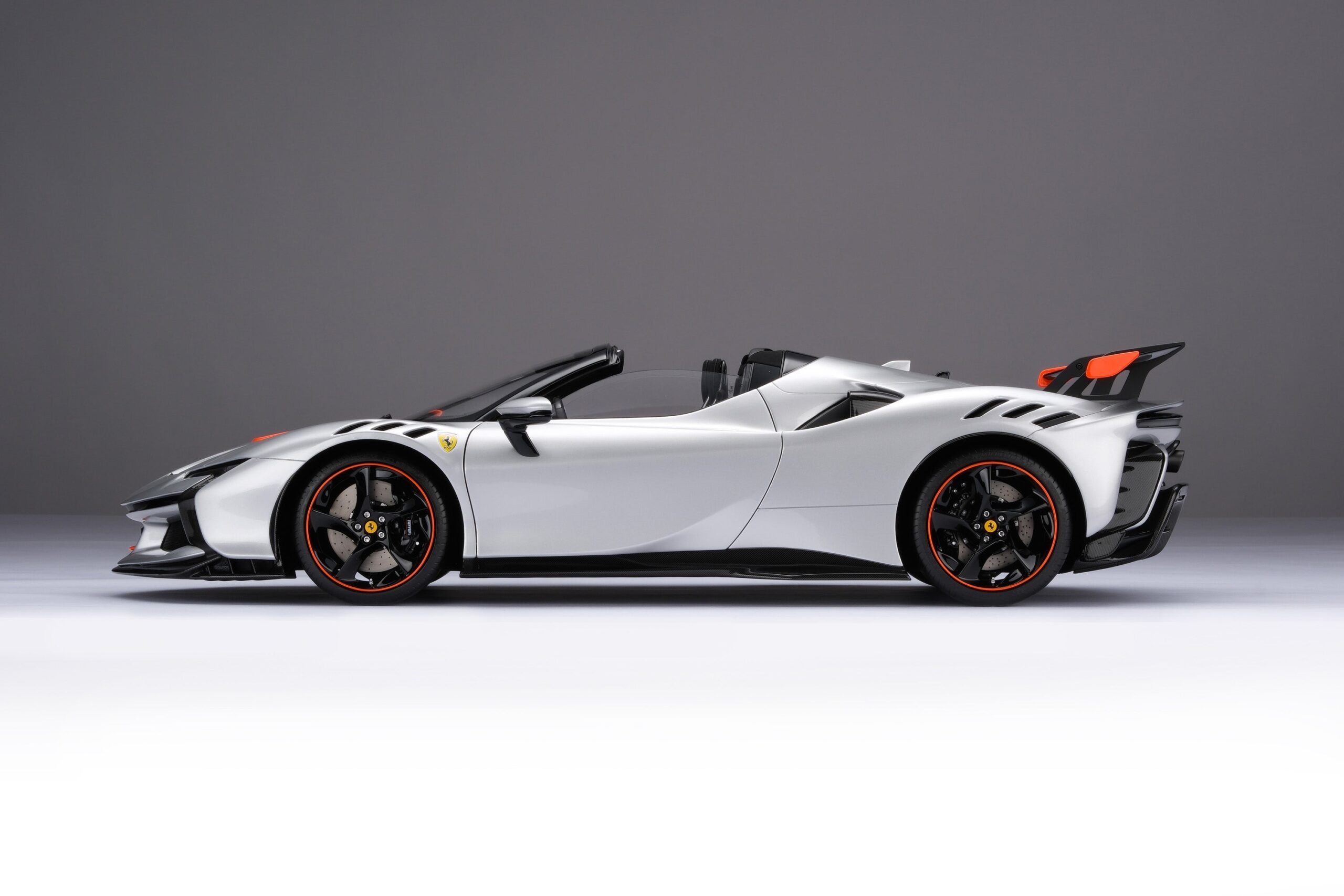 Amalgam Ferrari SF90 XX Spider - Silber | 1:8 - 画像22