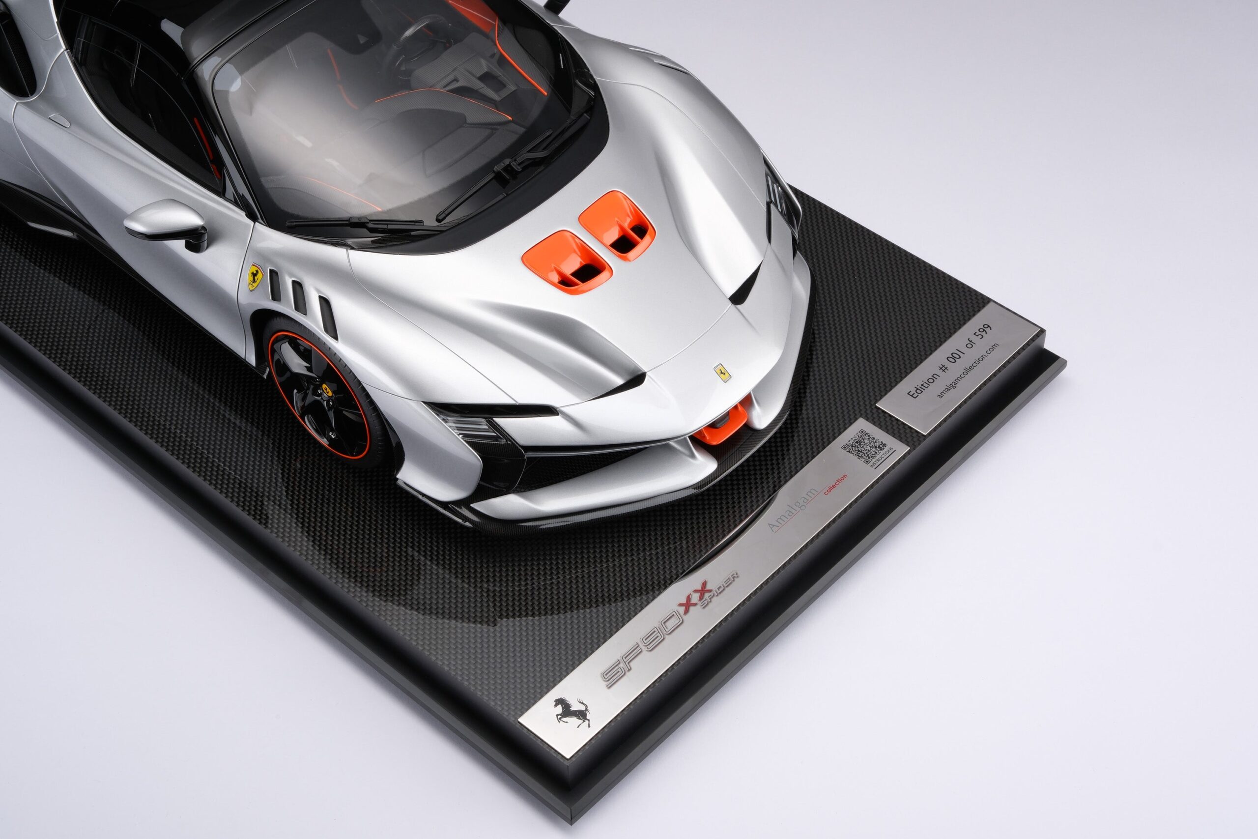 Amalgam Ferrari SF90 XX Spider - Silber | 1:8 - 画像20