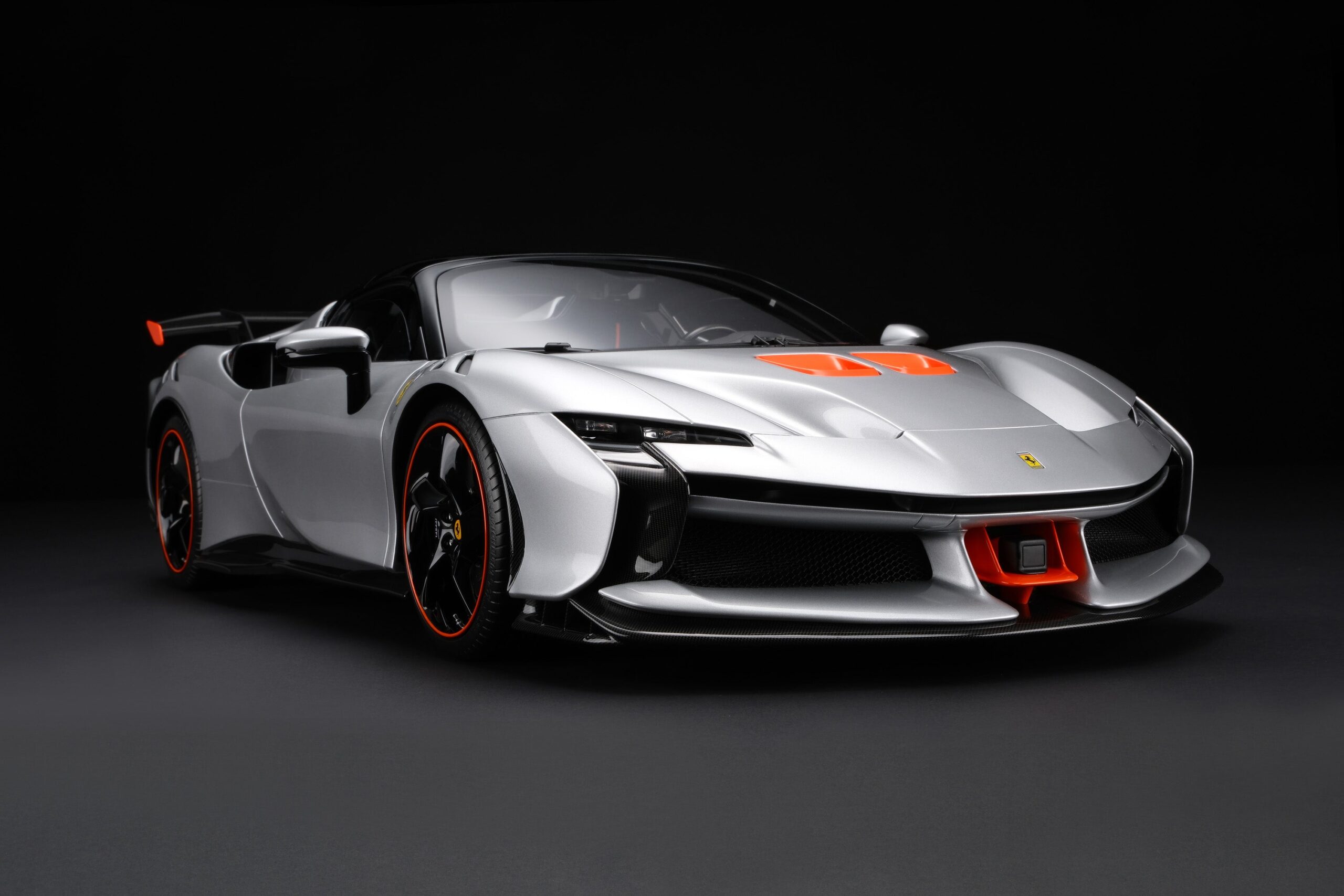 アマルガム フェラーリ SF90 XX スパイダー - シルバー | 1:8