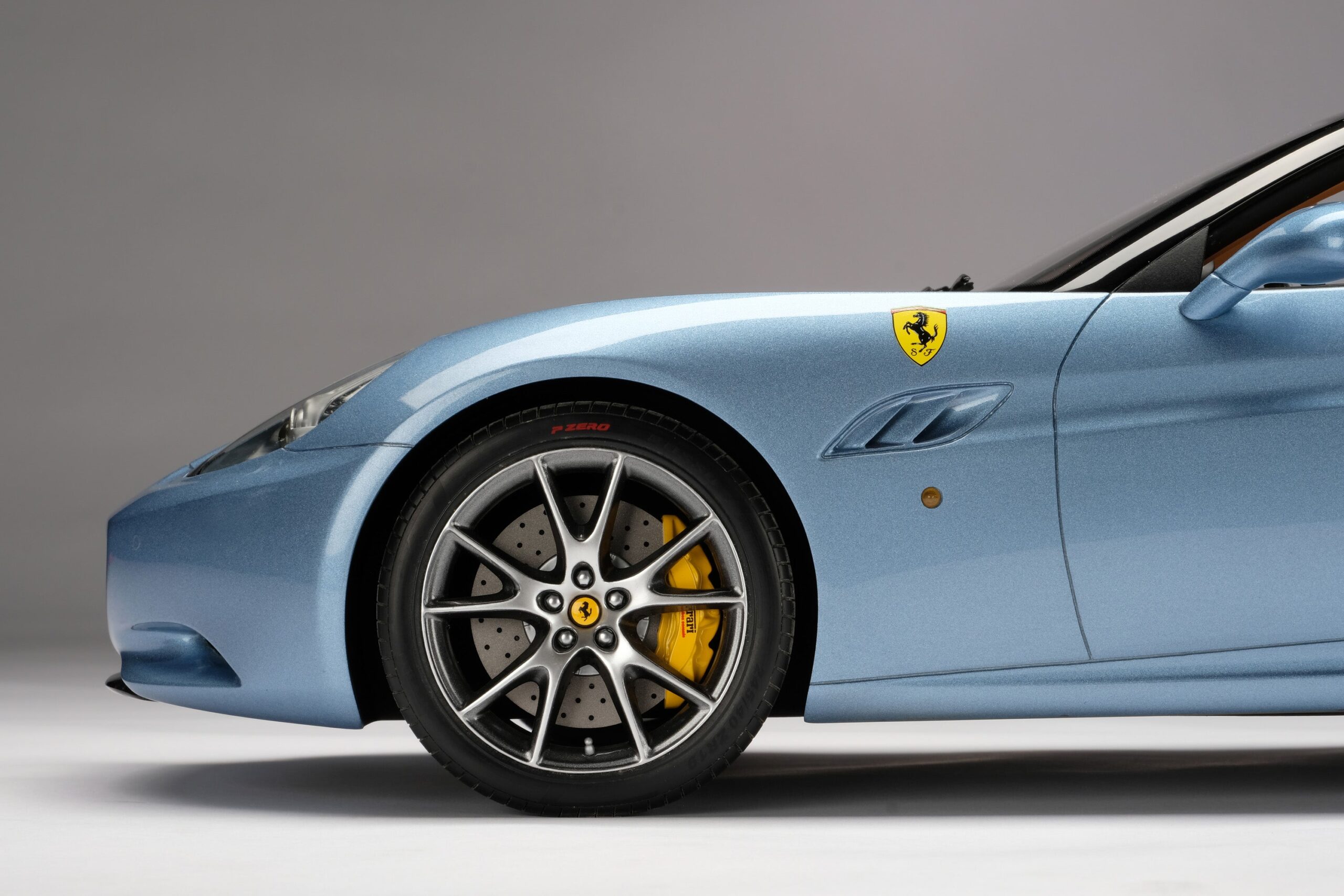 Amalgam Ferrari California (2008) - Rot, Blau | 1:8 - Image 39