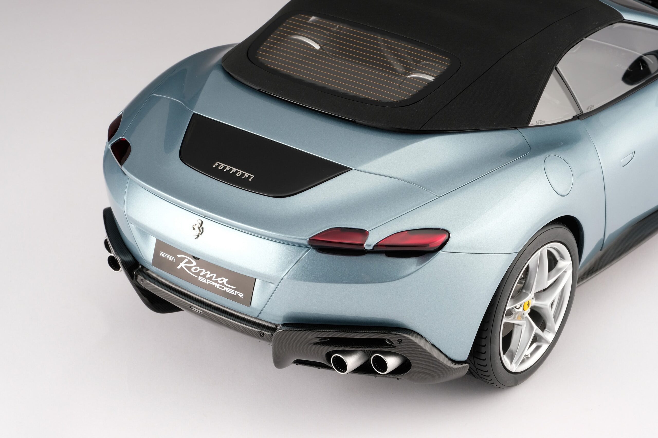 Amalgam Ferrari Roma Spider - Hellblau | 1:8 – Bild 15