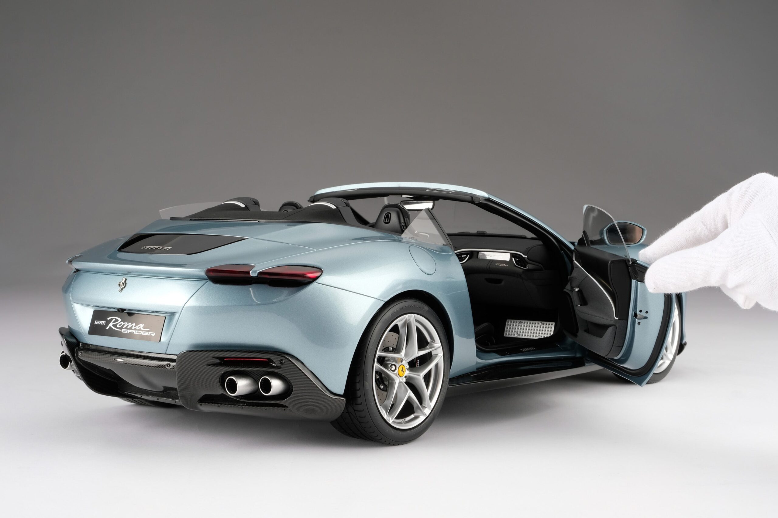 Amalgam Ferrari Roma Spider - Hellblau | 1:8 – Bild 7