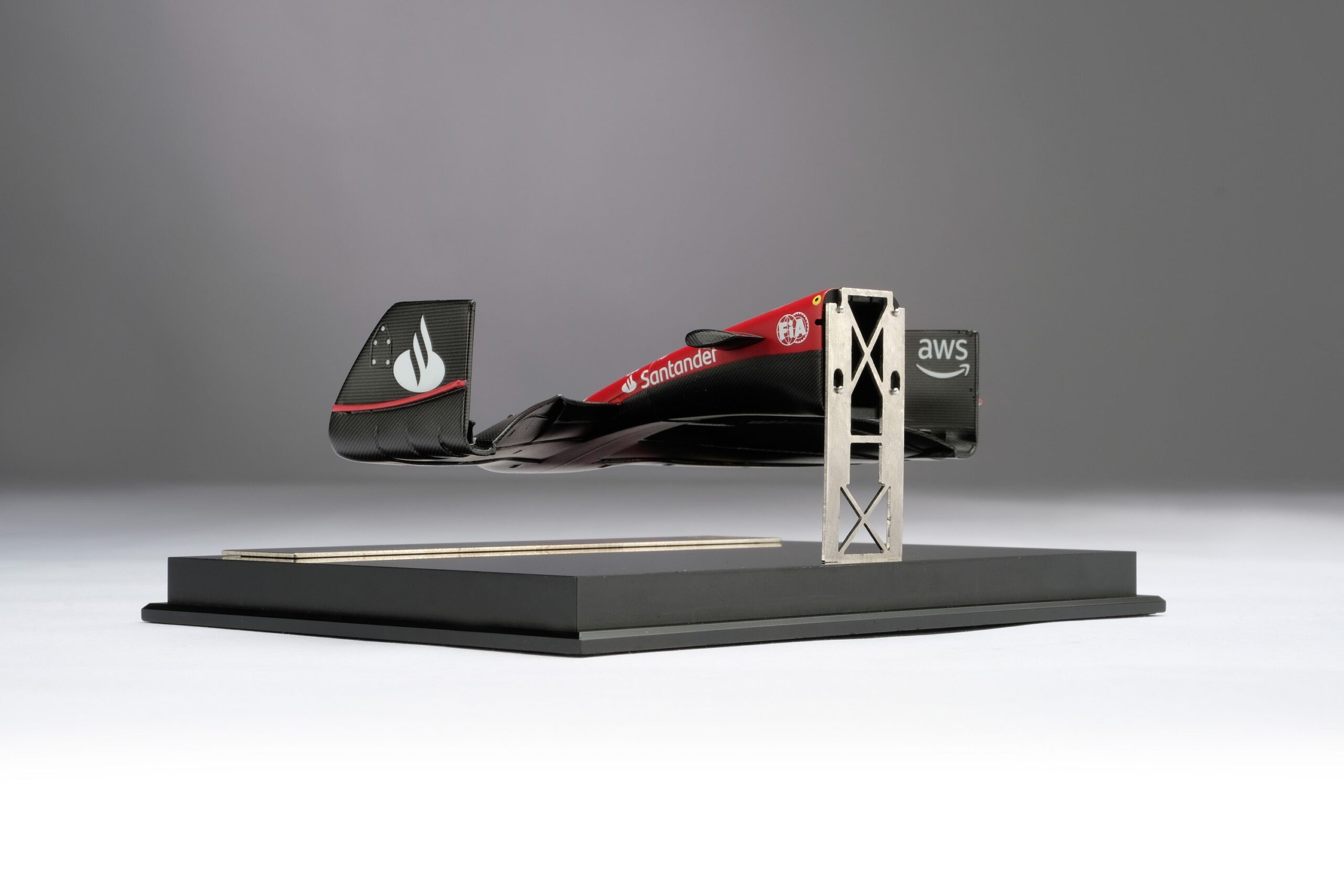 Amalgam Ferrari F1-75 Nosecone 2022 Bahrain Grand Prix - Rot | 1:12 - 画像9