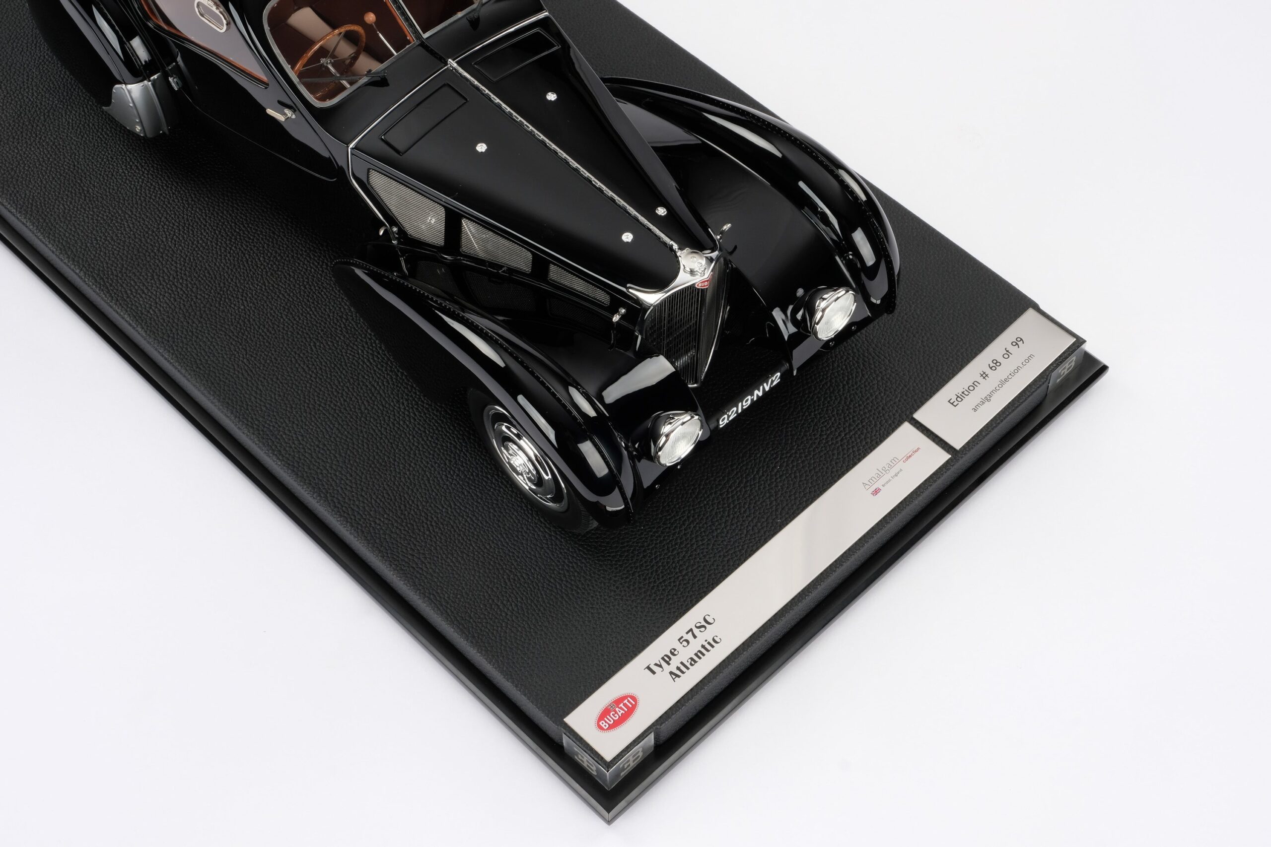 Amalgam Bugatti Type 57SC Atlantic "La Voiture Noire" (1936) - Schwarz | 1:8 - Imagen 15