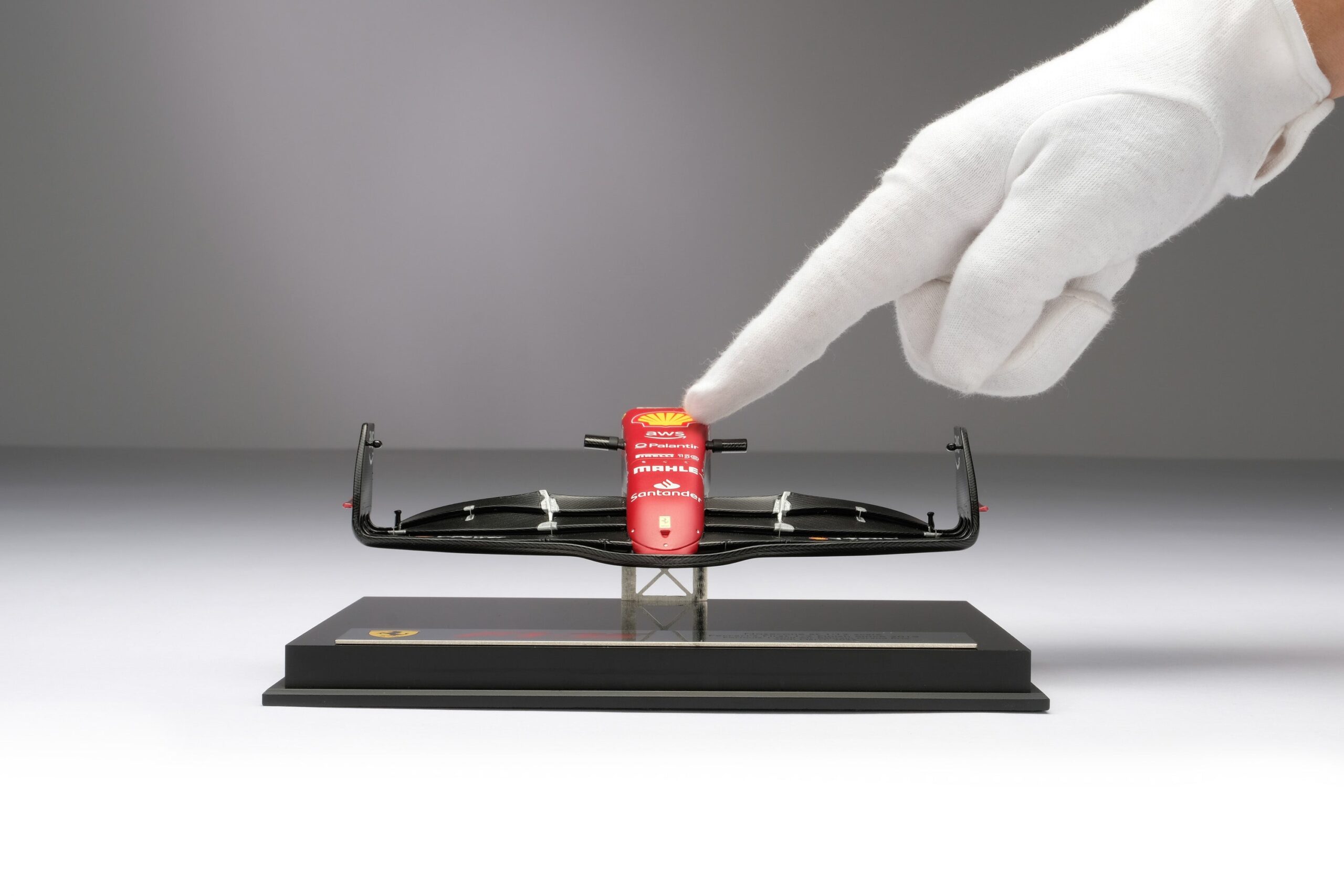 Amalgam Ferrari F1-75 Nosecone 2022 Bahrain Grand Prix - Rot | 1:12 - 画像6