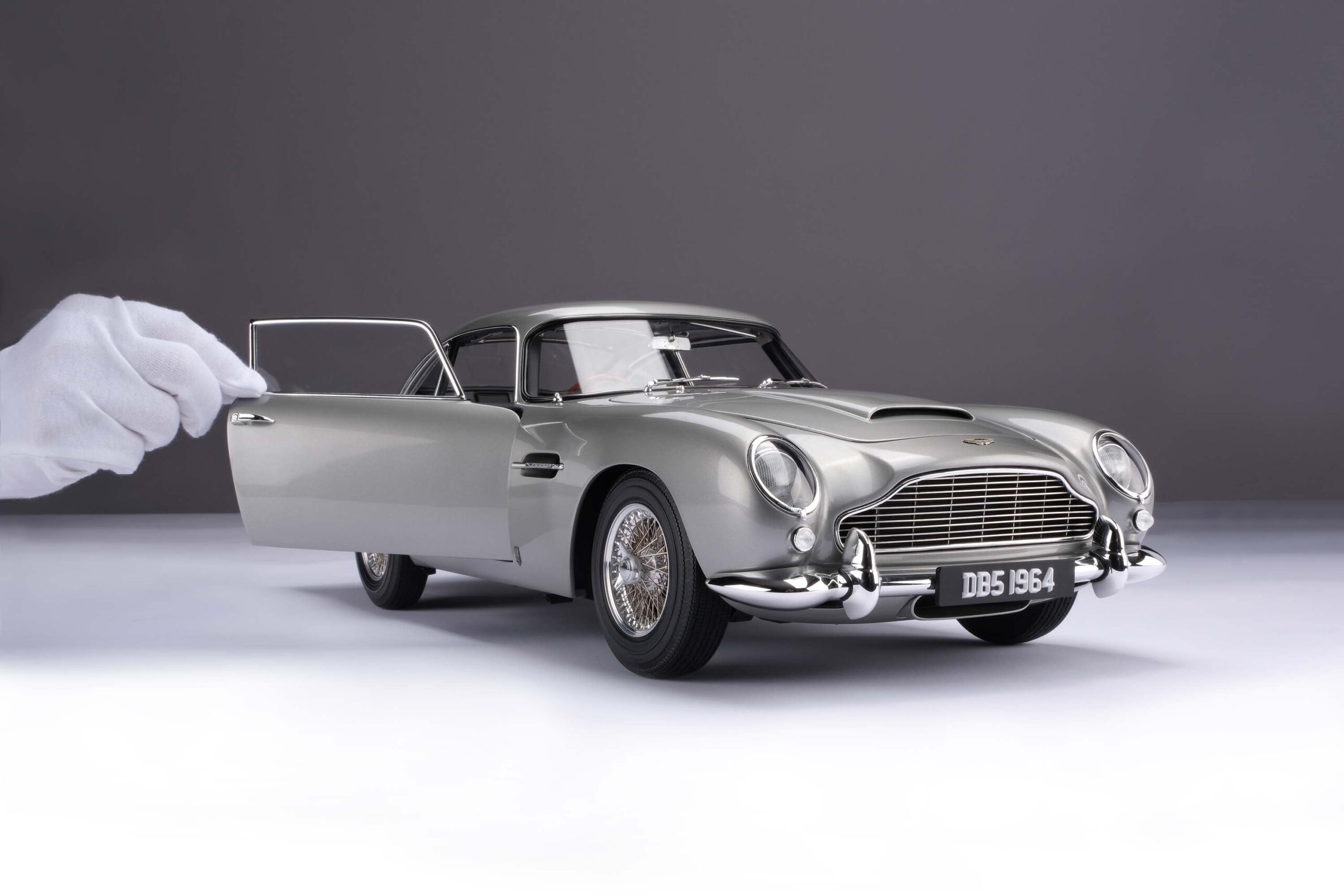 Amalgam Aston Martin DB5 Vantage (1964) - Silber | 1:8 - 画像21