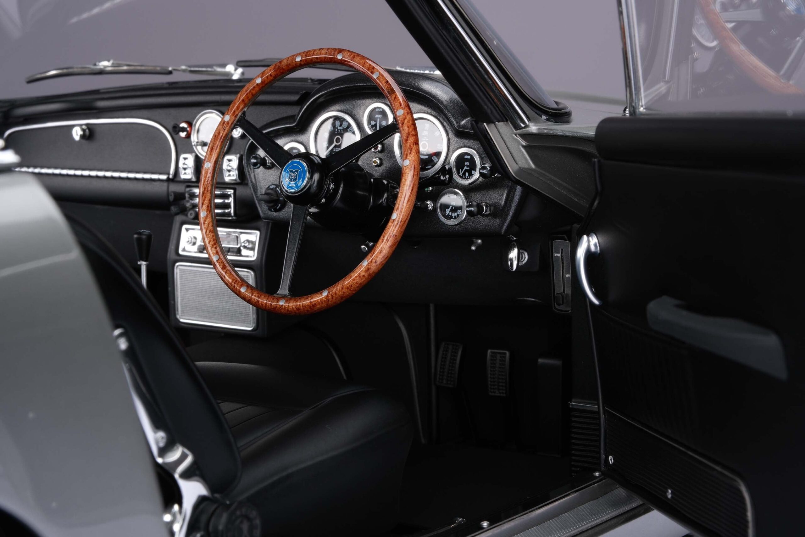 Amalgam Aston Martin DB5 Vantage (1964) - Silber | 1:8 - 画像7