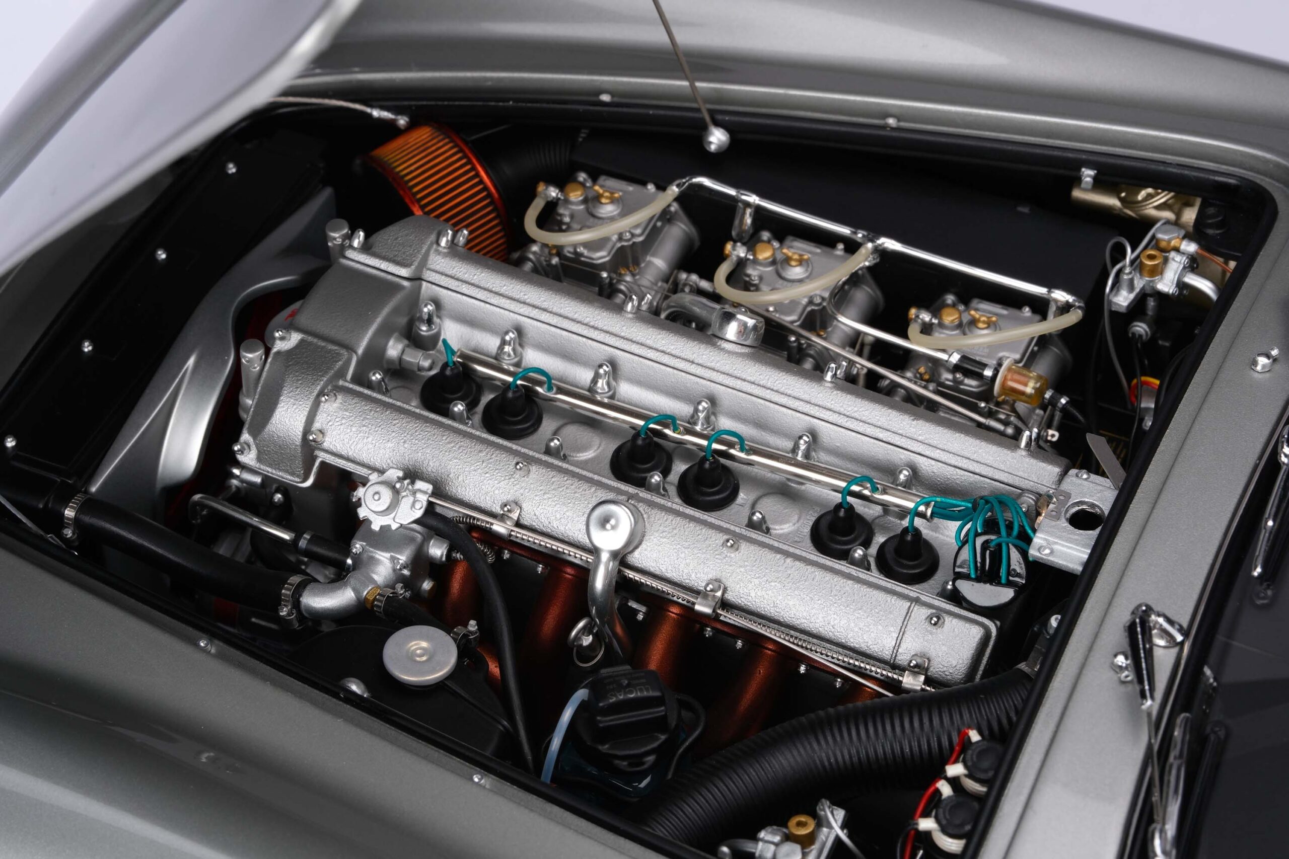 Amalgam Aston Martin DB5 Vantage (1964) - Silber | 1:8 - 画像17
