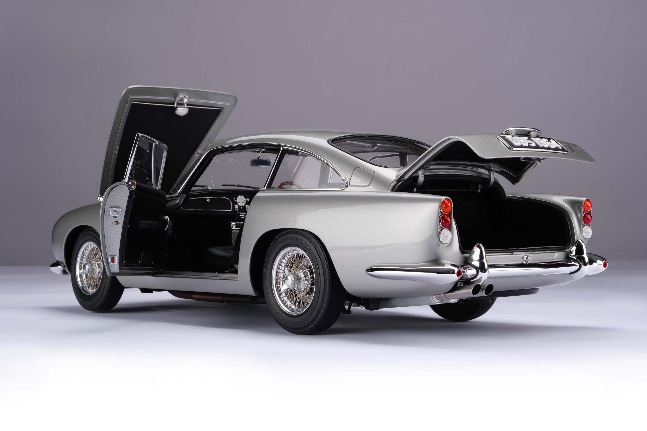 Amalgam Aston Martin DB5 Vantage (1964) - Silber | 1:8 - 画像19