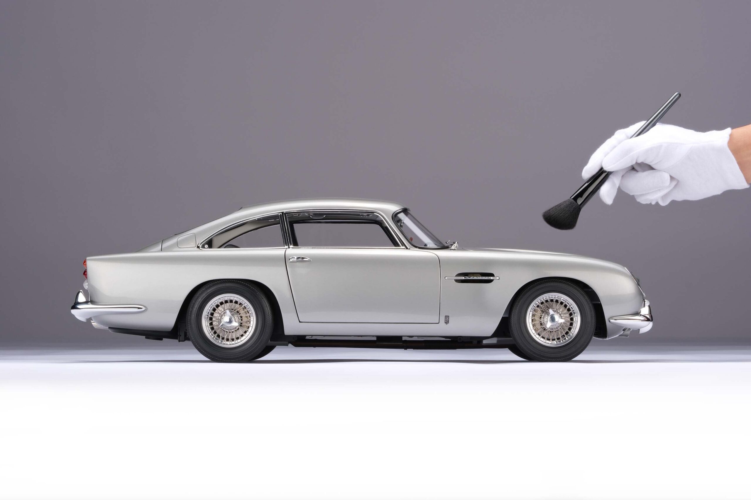 Amalgam Aston Martin DB5 Vantage (1964) - Silber | 1:8 - 画像4