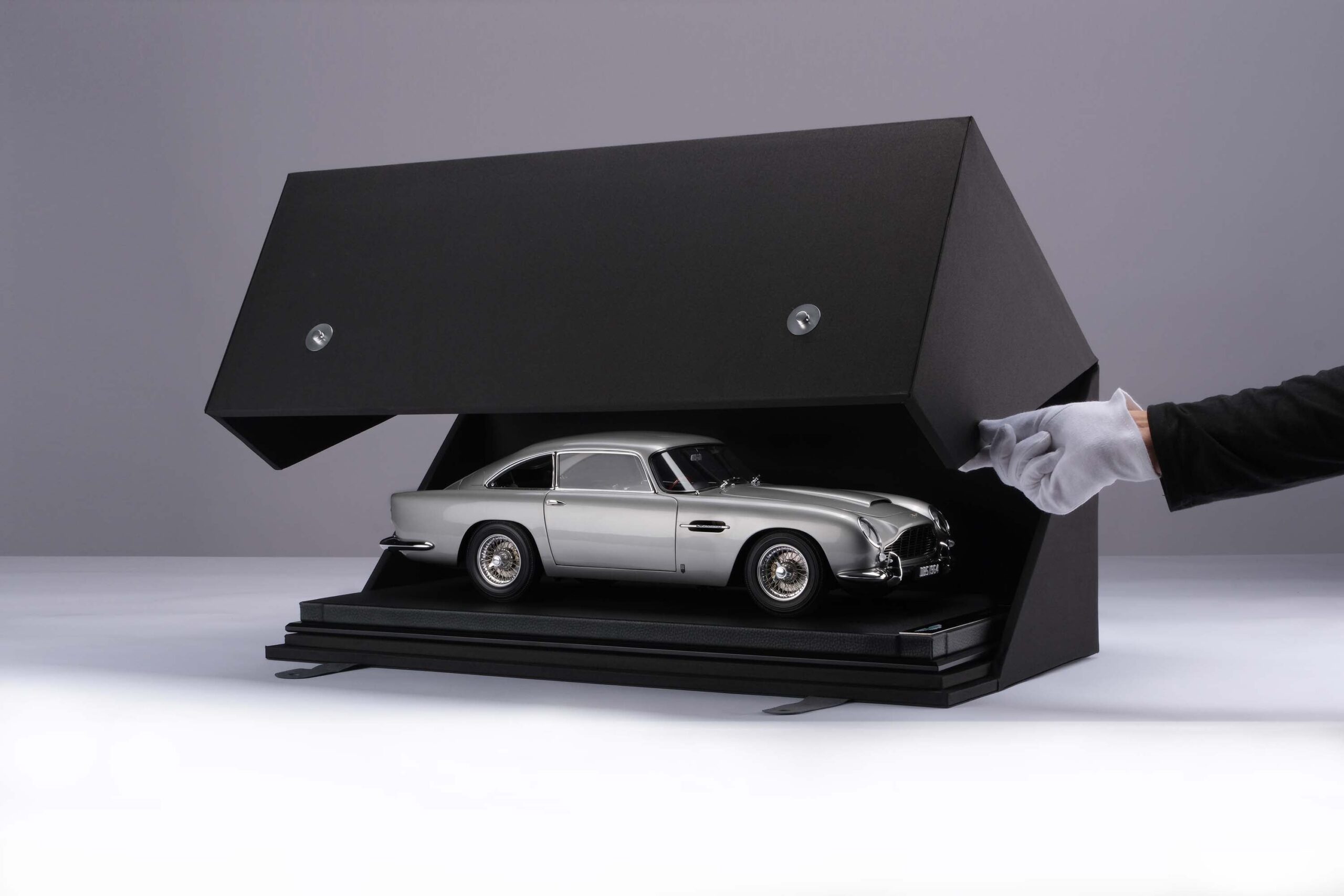 Amalgam Aston Martin DB5 Vantage (1964) - Silber | 1:8 - 画像14
