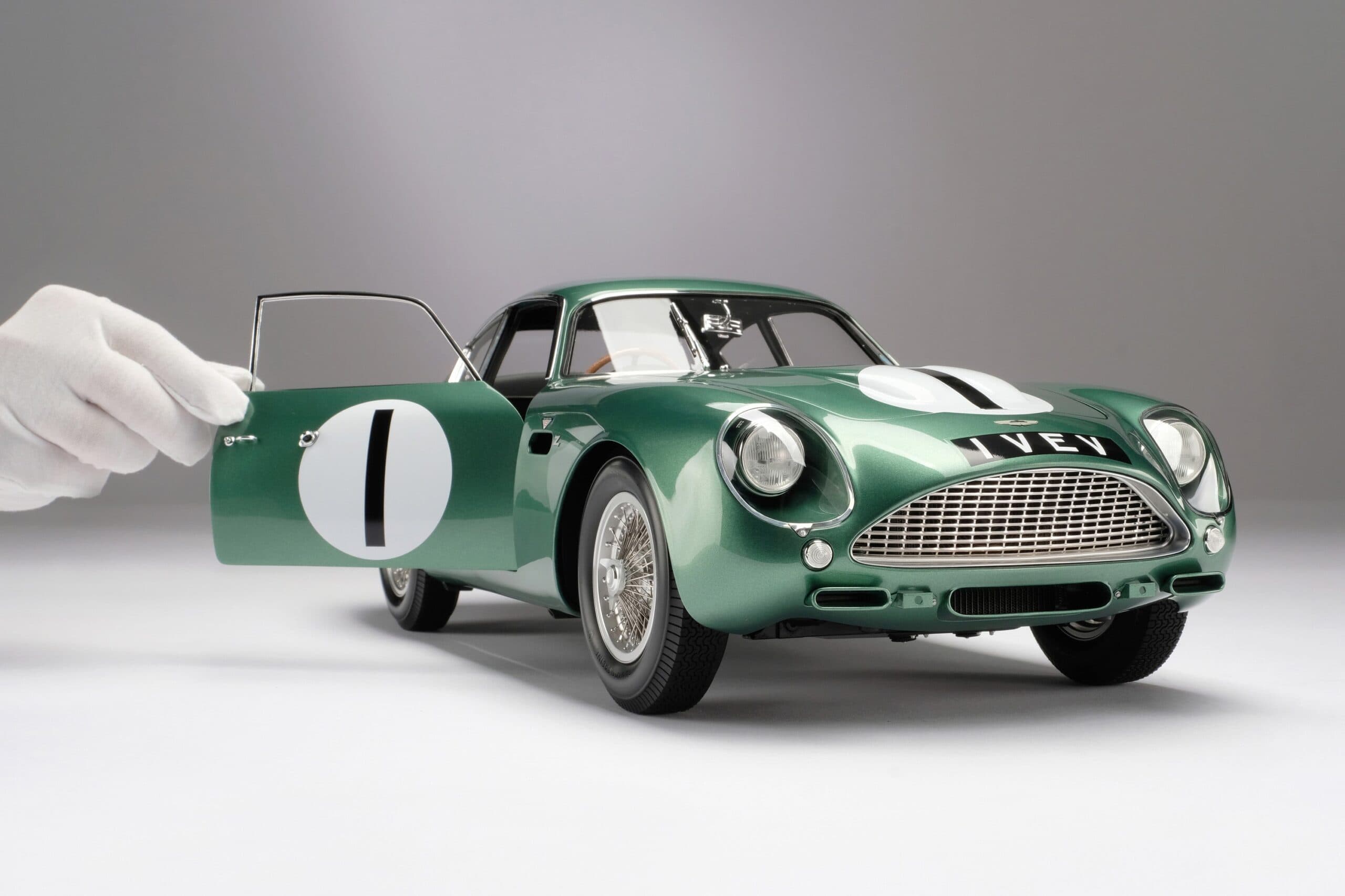 Amalgam Aston Martin DB4 GT Zagato 1961 Goodwood TT Salvadori - Grün | 1:8 - Image 7