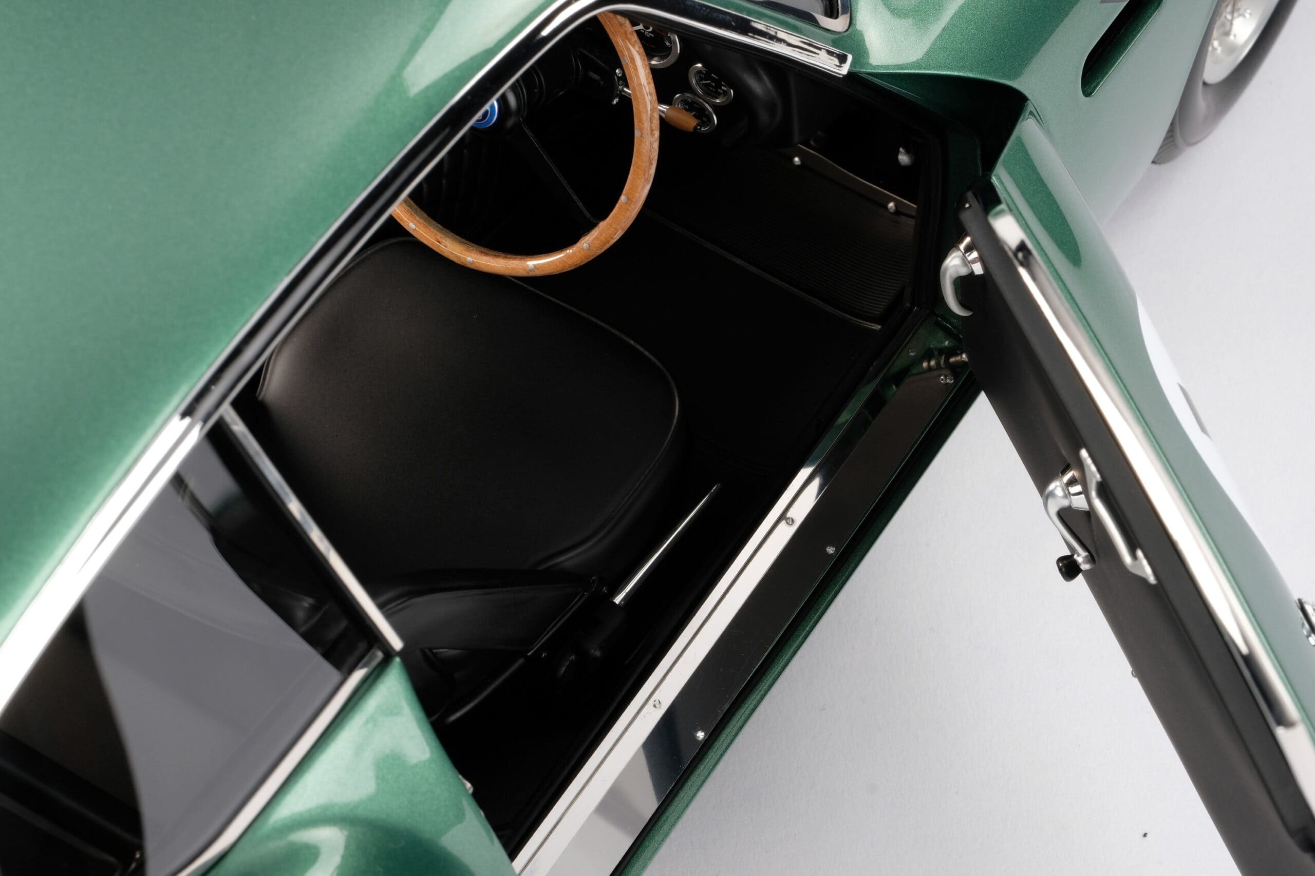 Amalgam Aston Martin DB4 GT Zagato 1961 Goodwood TT Salvadori - Grün | 1:8 - Image 11