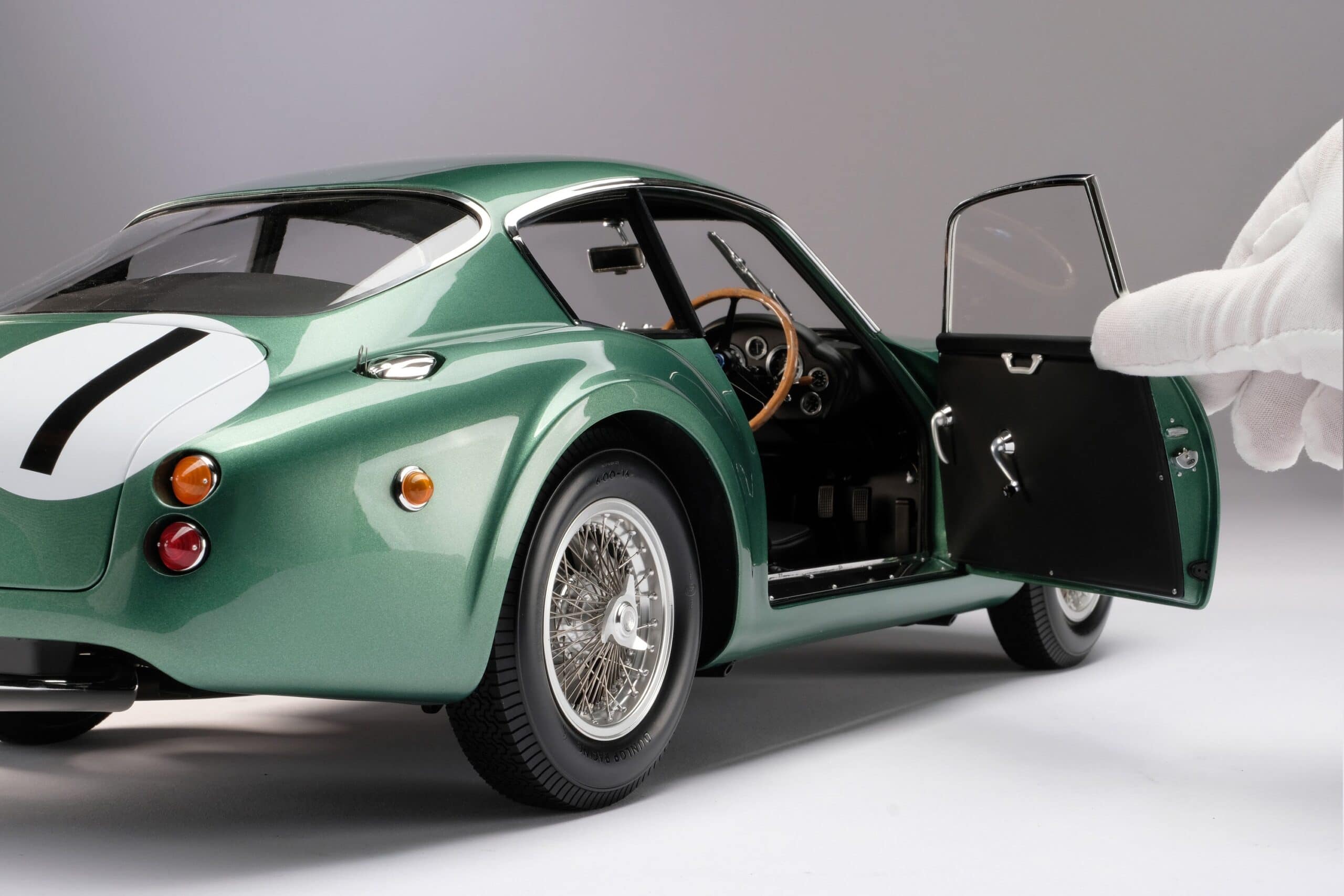 Amalgam Aston Martin DB4 GT Zagato 1961 Goodwood TT Salvadori - Grün | 1:8 - Image 12