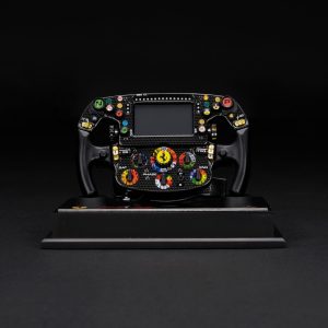 アマルガム フェラーリ F1-75 ステアリングホイール (2022) | 1:4