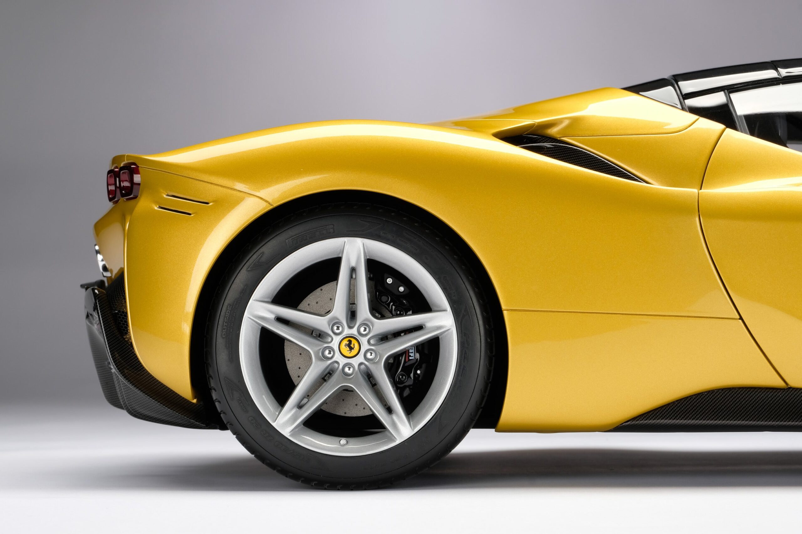 Amalgam Ferrari SF90 Spider (2020) | 1:8 - Image 18