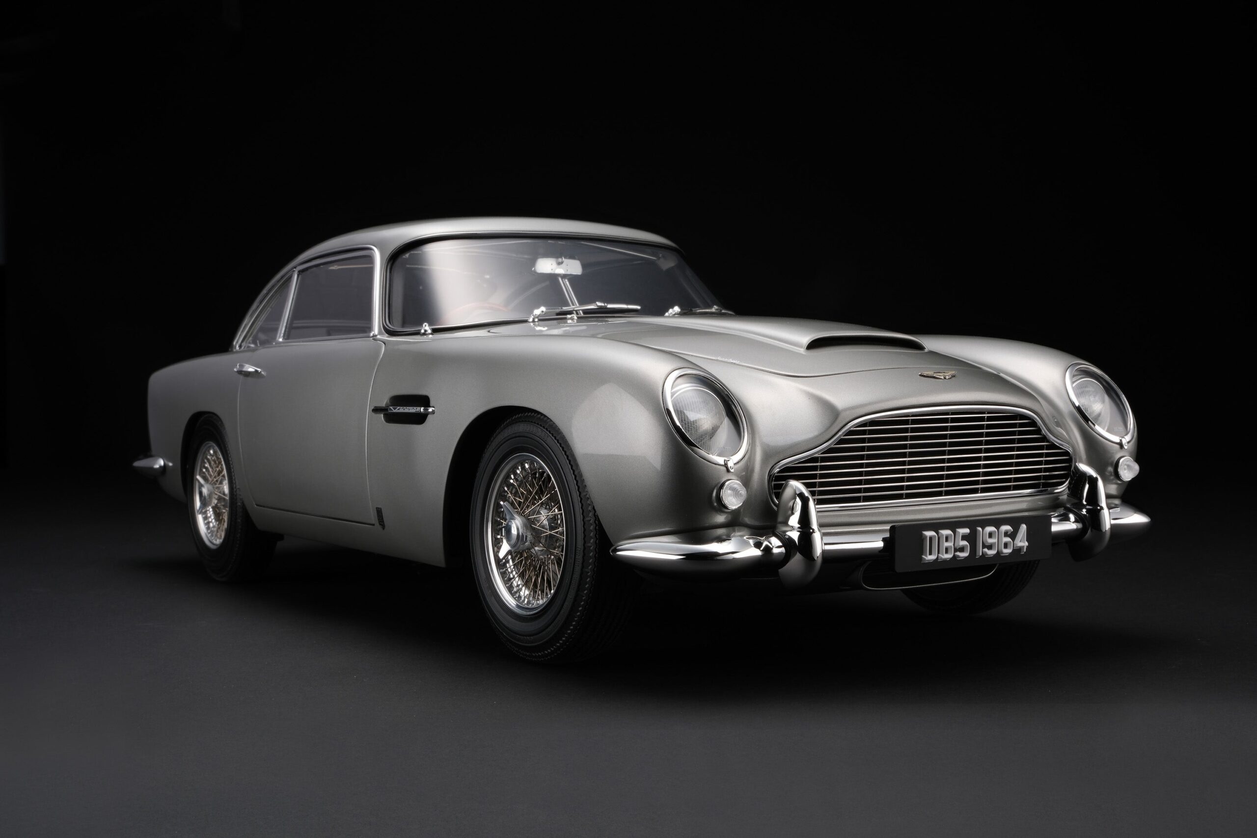 アマルガム アストンマーティン DB5 ヴァンテージ (1964) - シルバー | 1:8