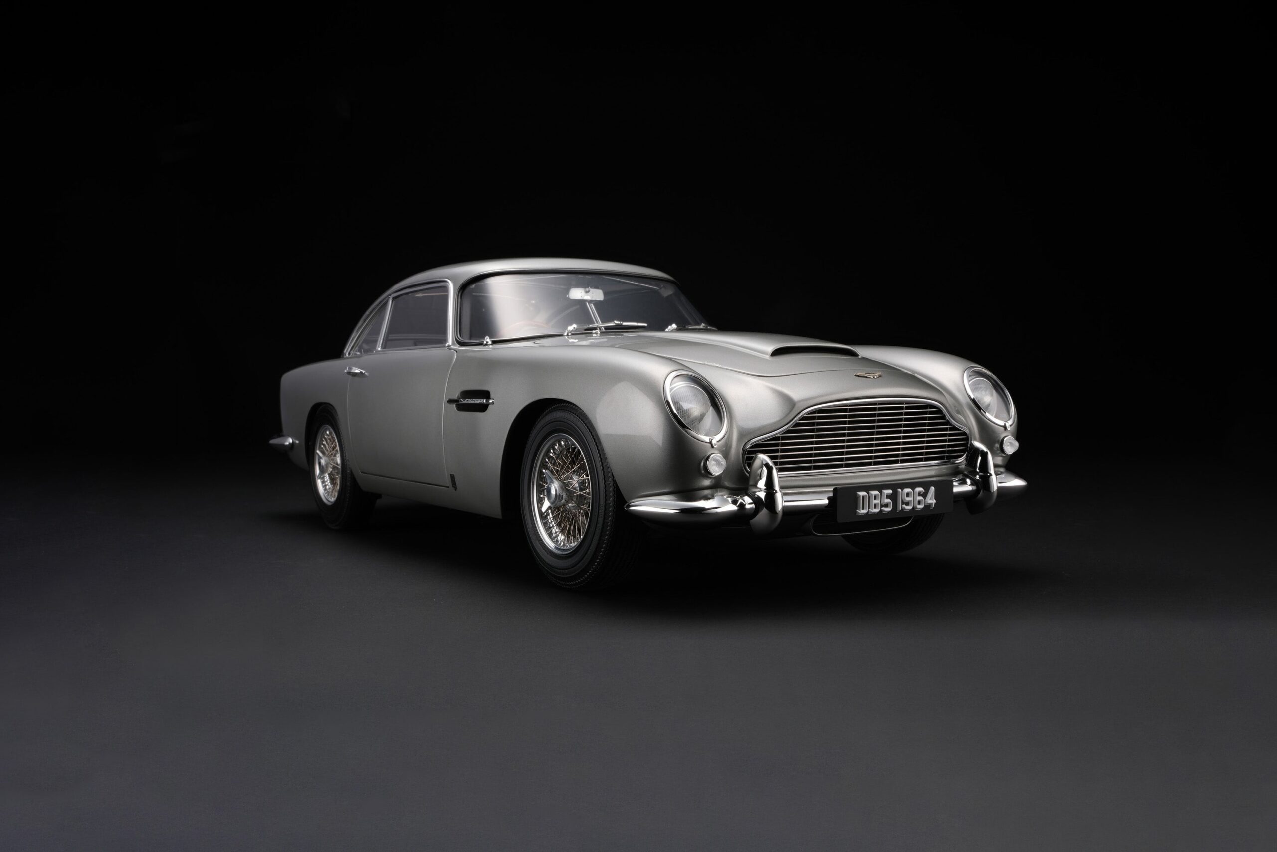 Amalgam Aston Martin DB5 Vantage (1964) - Silber | 1:8 - 画像2