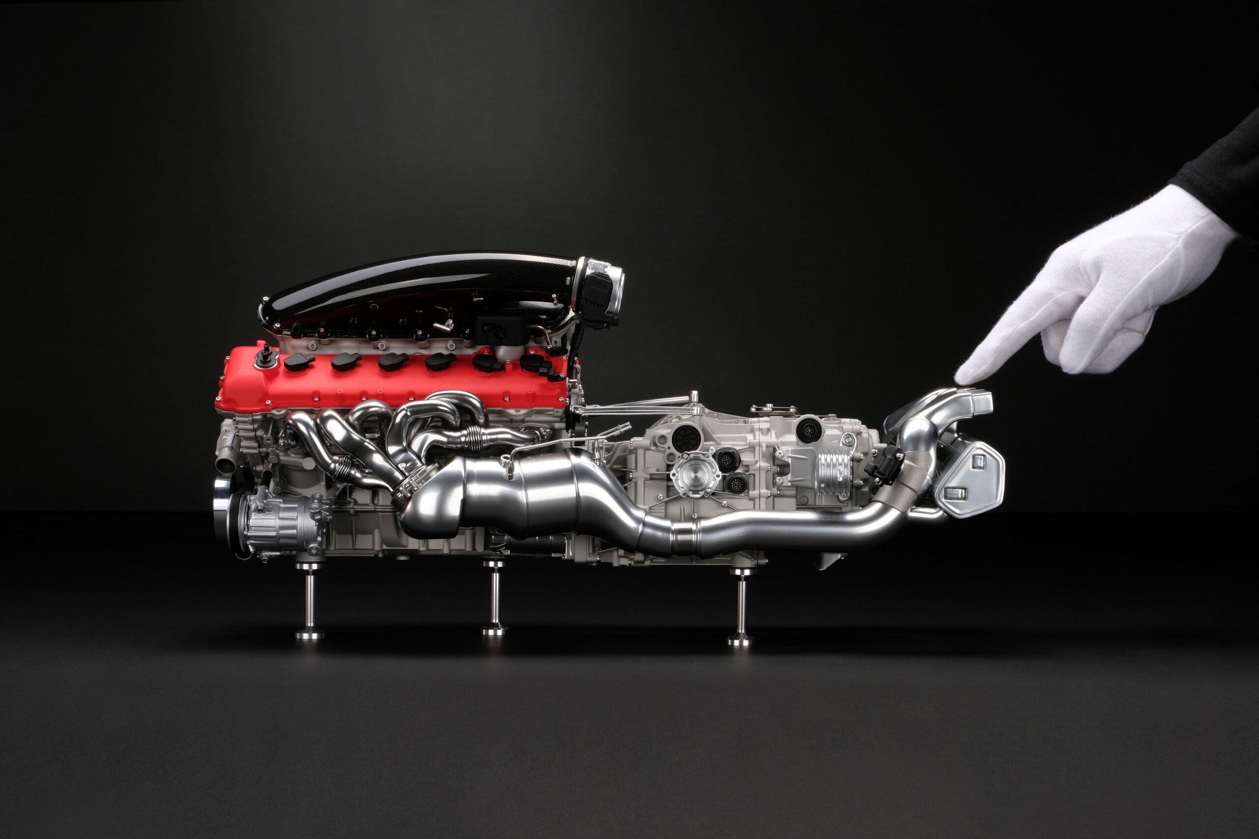 Amalgam Ferrari Daytona SP3 V12 F140HC Motor und Getriebe | 1:4 - 画像3