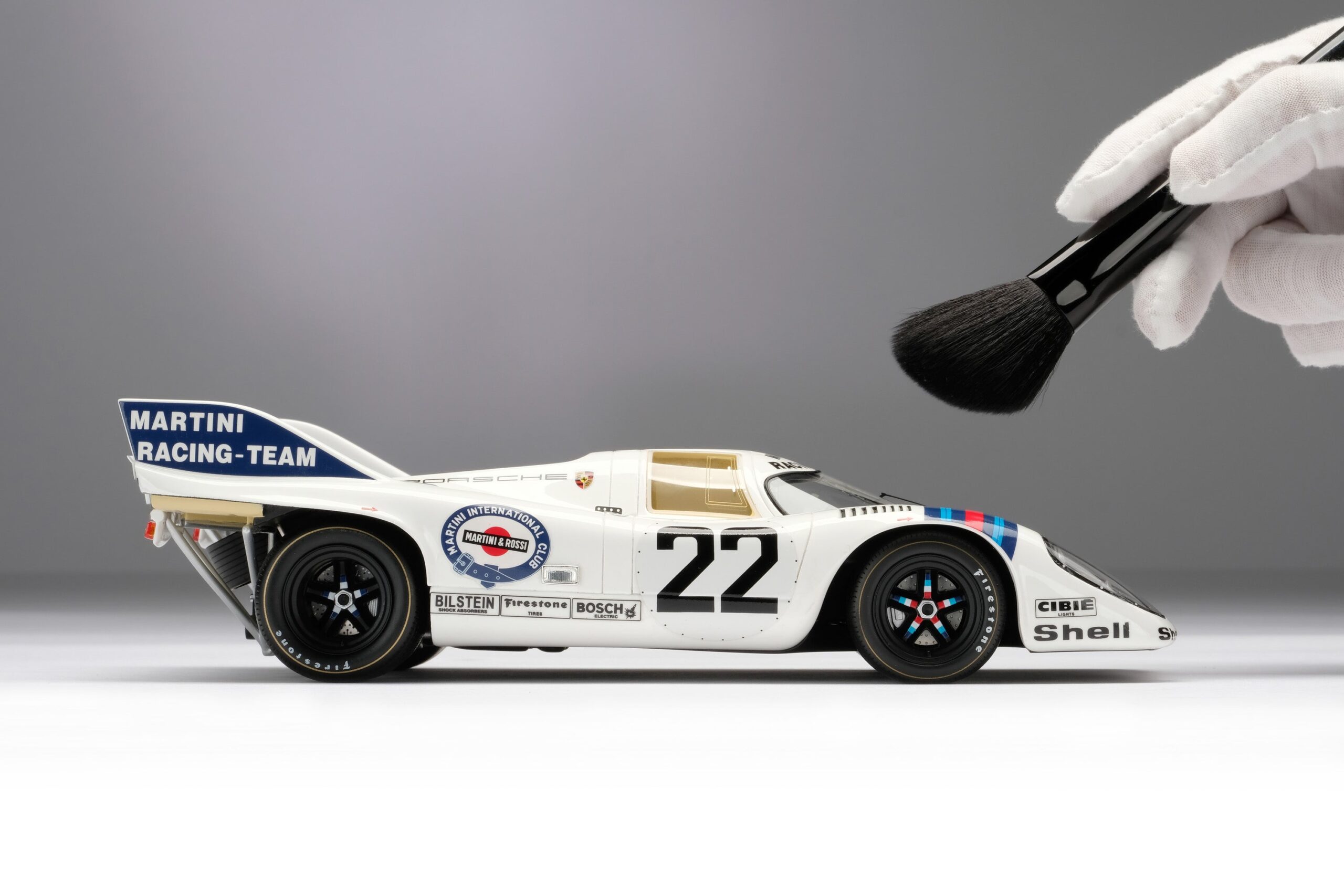 Amalgam Porsche 917 KH 1971 Le Mans Winner Martini Livery | 1:18 - Imagen 14