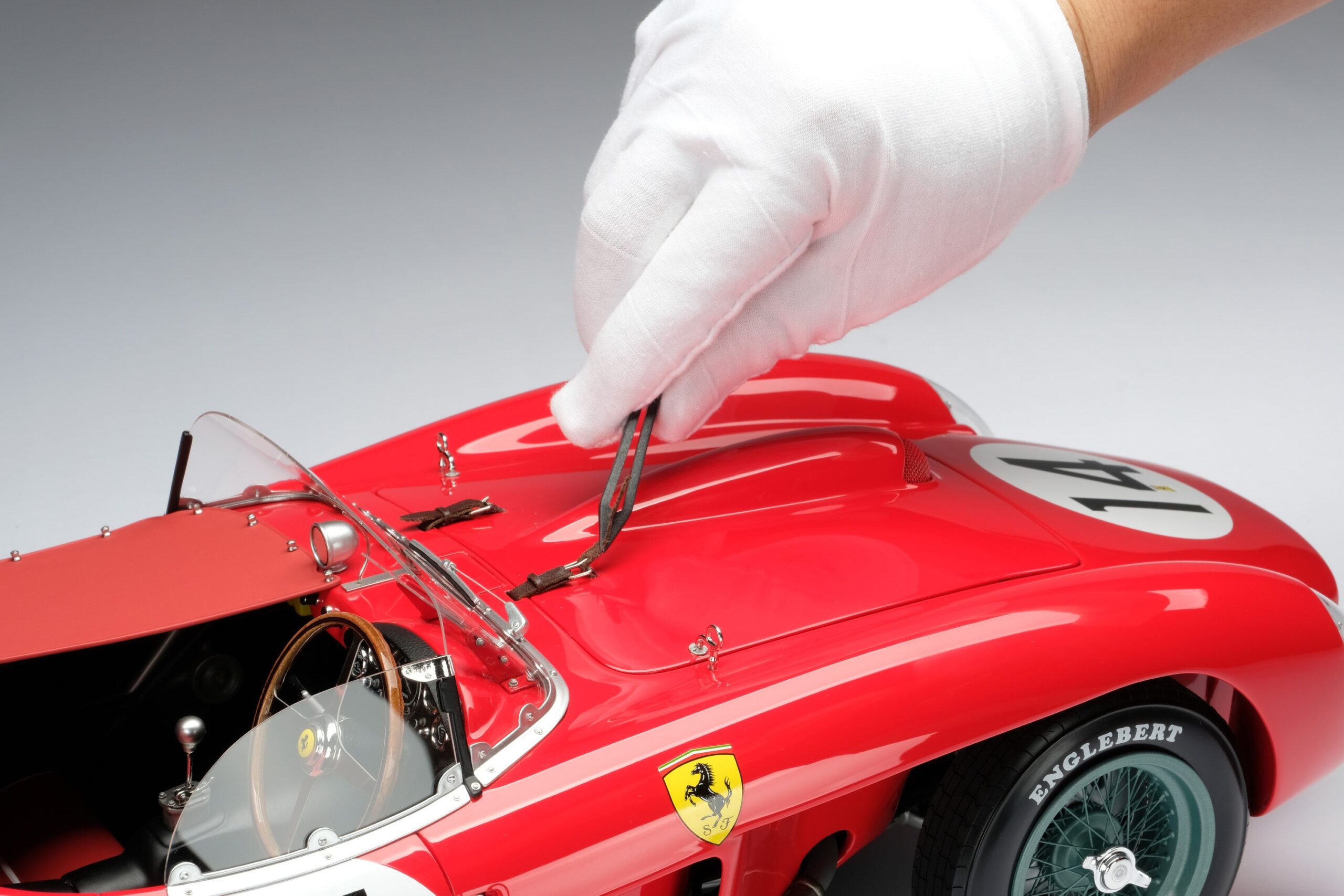 Amalgam Ferrari 250 TR 1958 Sebring 12 Hours Winner | 1:8 - Image 4