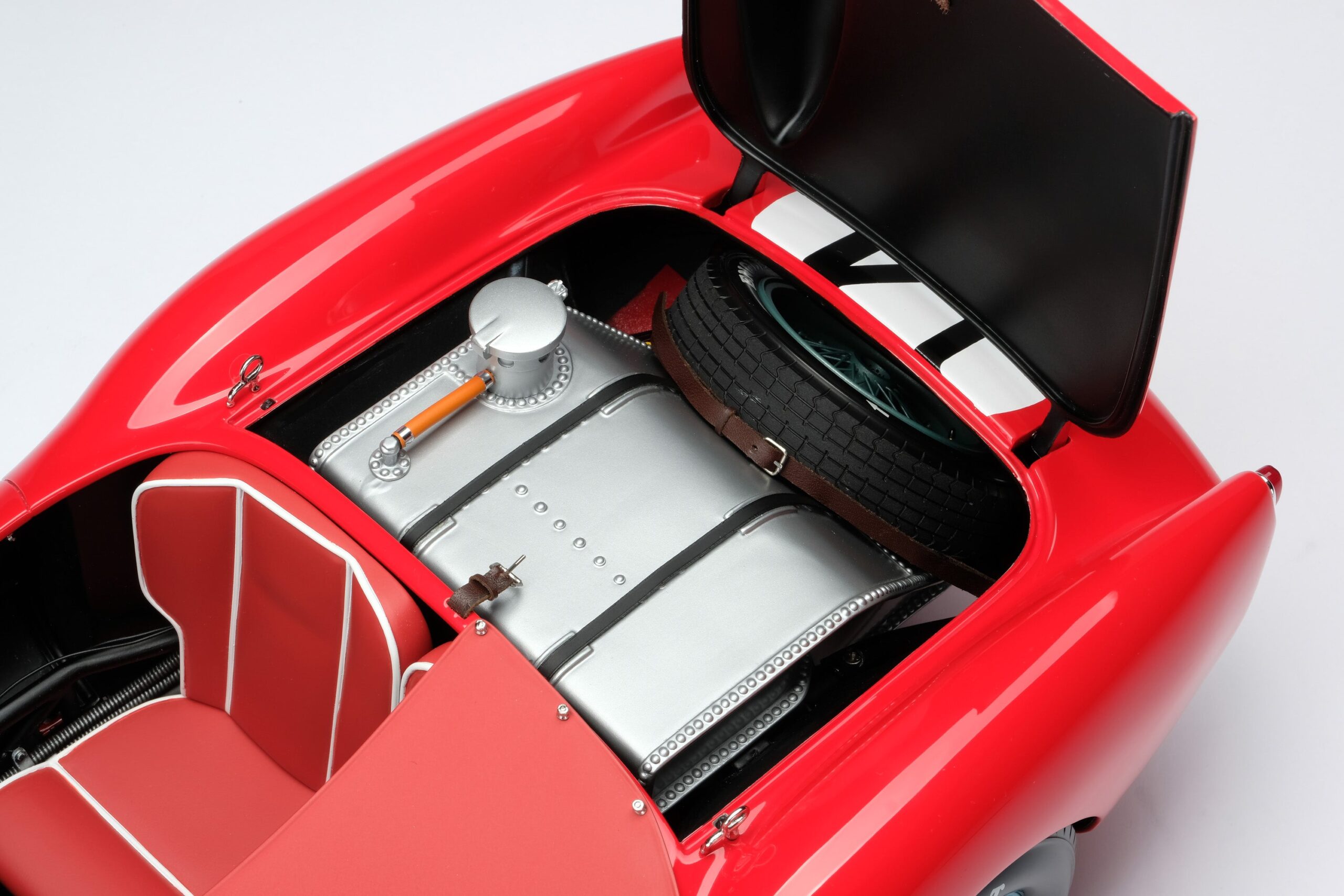 Amalgam Ferrari 250 TR 1958 Sebring 12 Hours Winner | 1:8 - Image 12