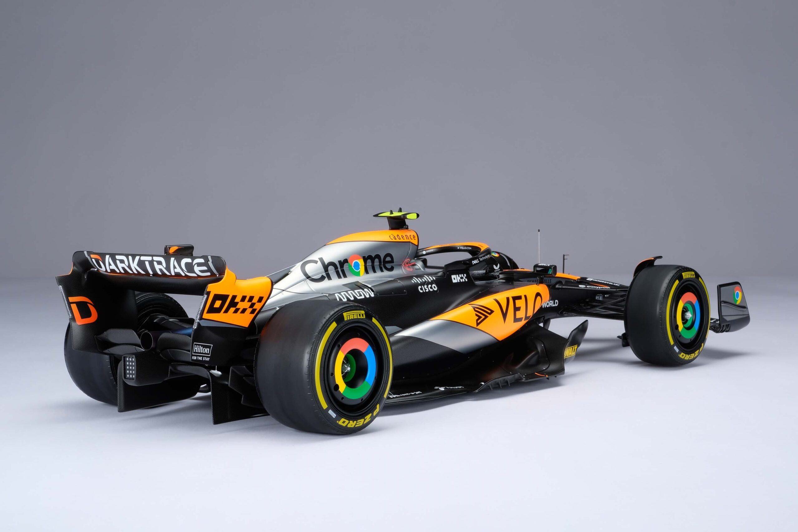 Amalgam McLaren MCL60 2023 United Kingdom Grand Prix - Chrom | 1:8 - Image 7