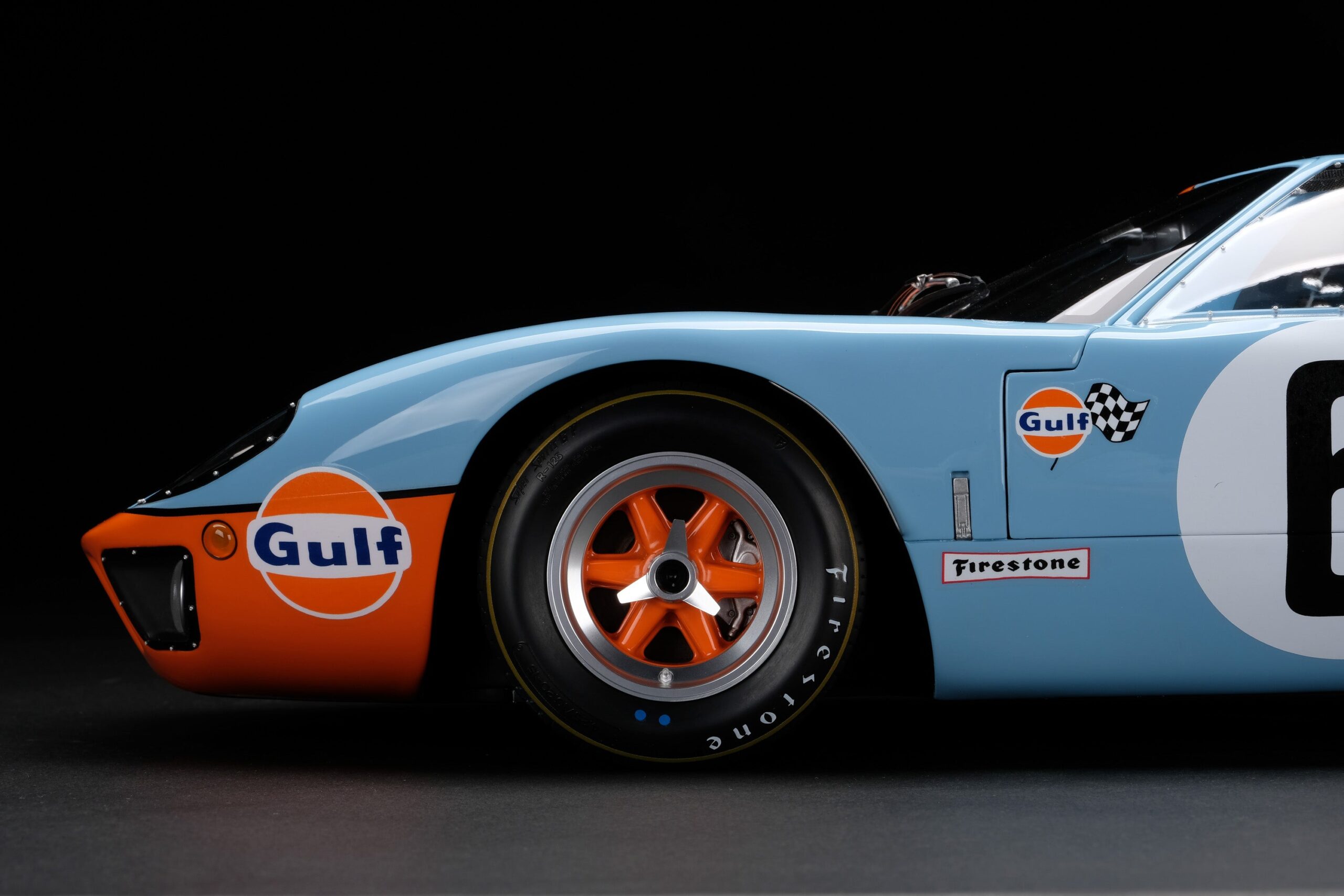 Amalgam Ford GT40 1969 Le Mans Winner | 1:8 - Image 11