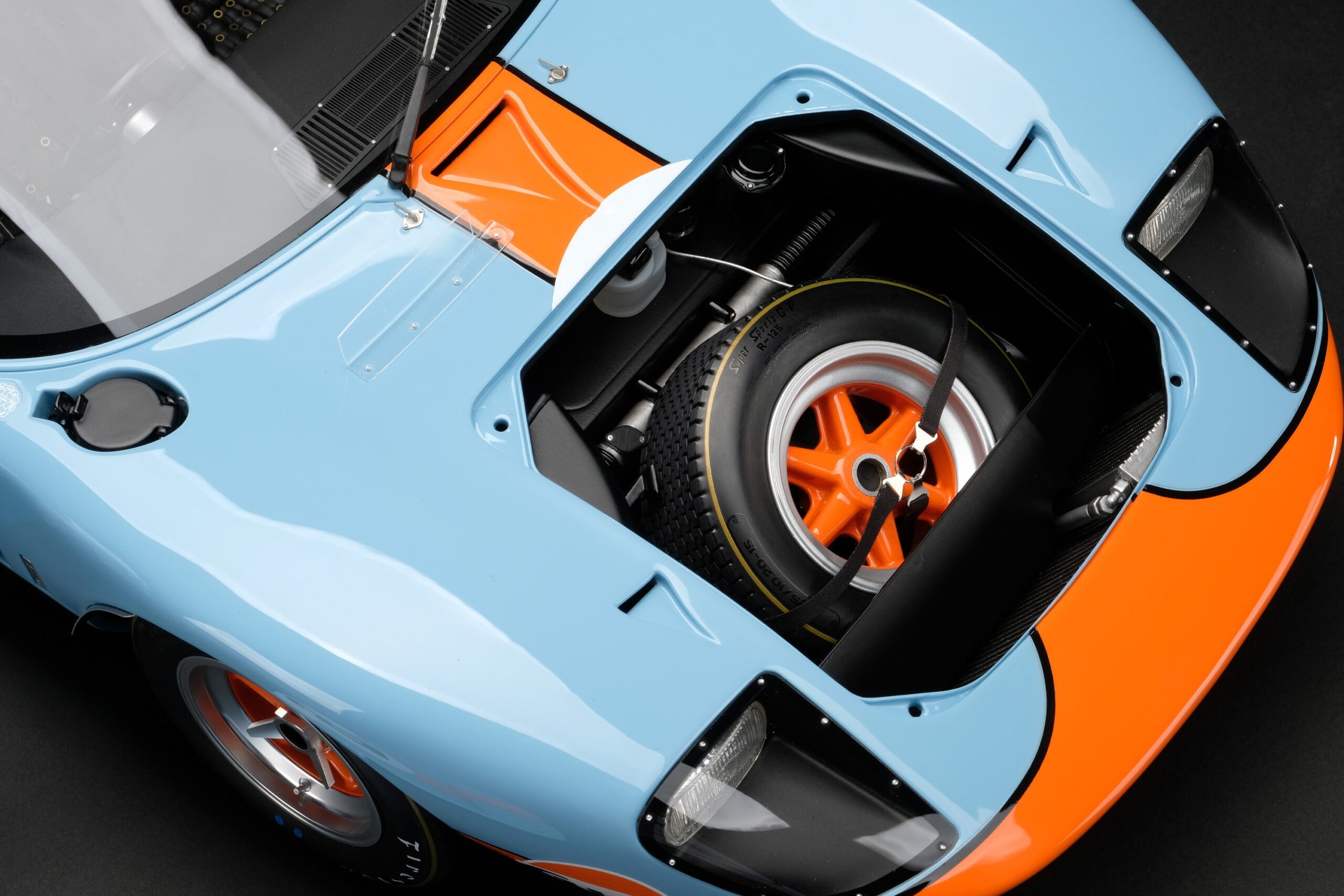 Amalgam Ford GT40 1969 Le Mans Winner | 1:8 - Image 14