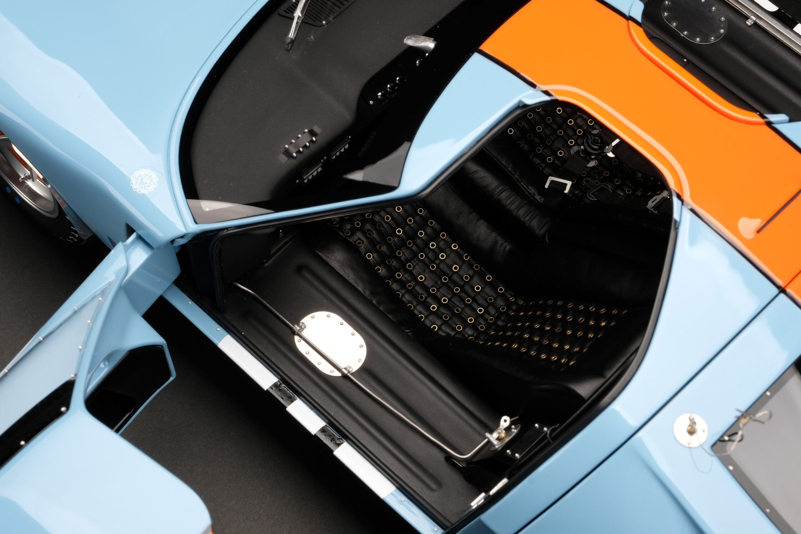 Amalgam Ford GT40 1969 Le Mans Winner | 1:8 - Image 10