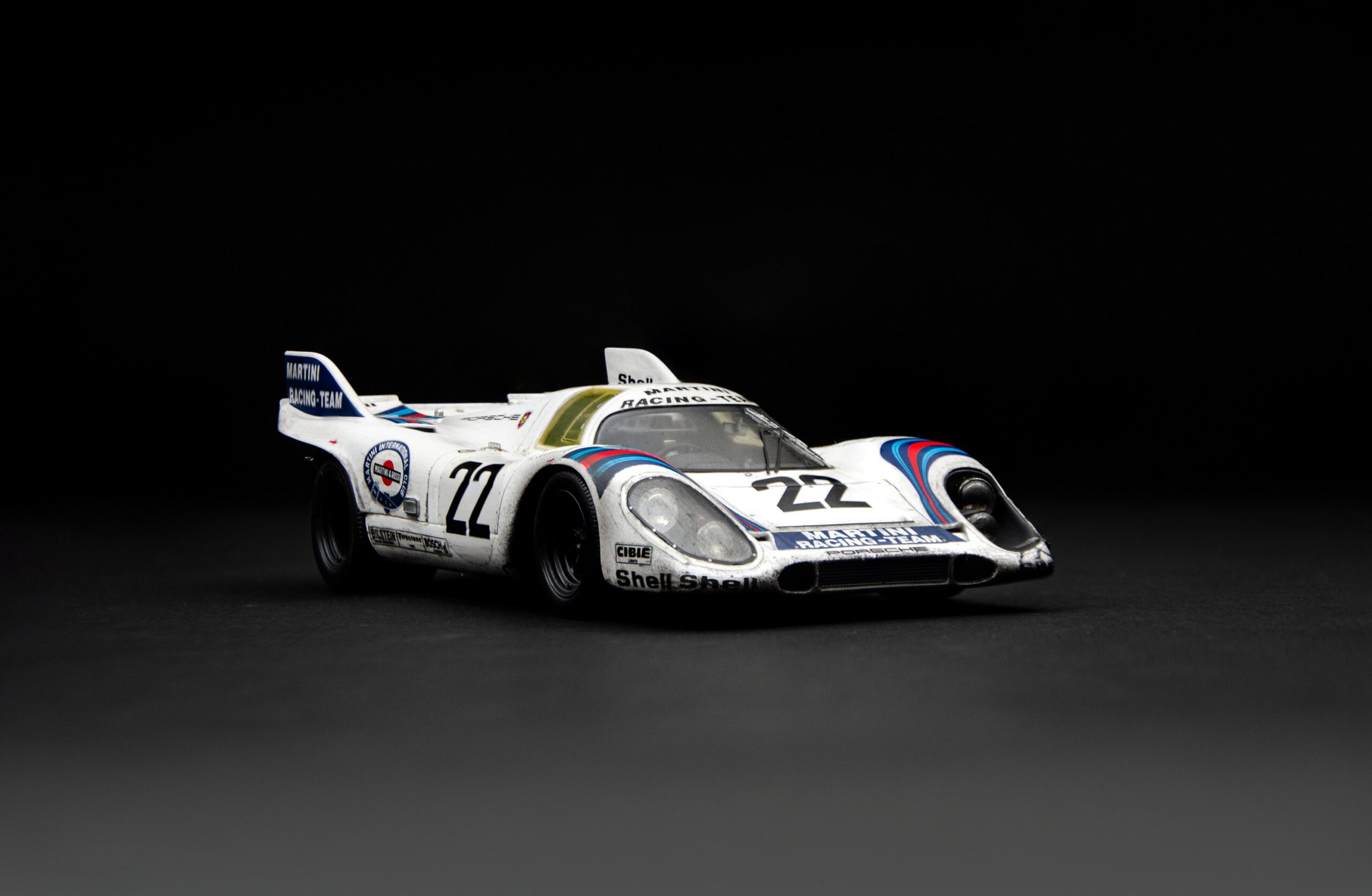 Amalgam Porsche 917 KH 1971 Le Mans Winner Martini Livery Race Weathered - Weiß | 1:18 - Image 2