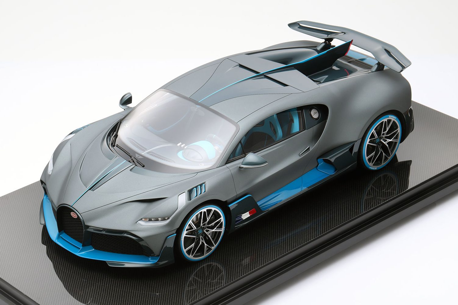 MR Collection Bugatti Divo | 1:8