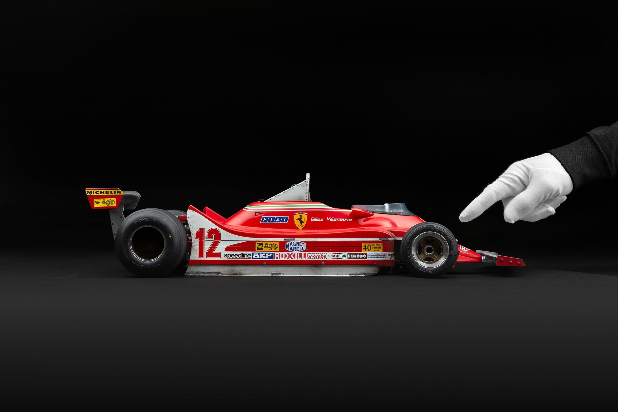 Amalgam Ferrari 312 T4 1979 US East Grand Prix Winner Gilles Villeneuve Race Weathered - Rot | 1:8 - 画像4