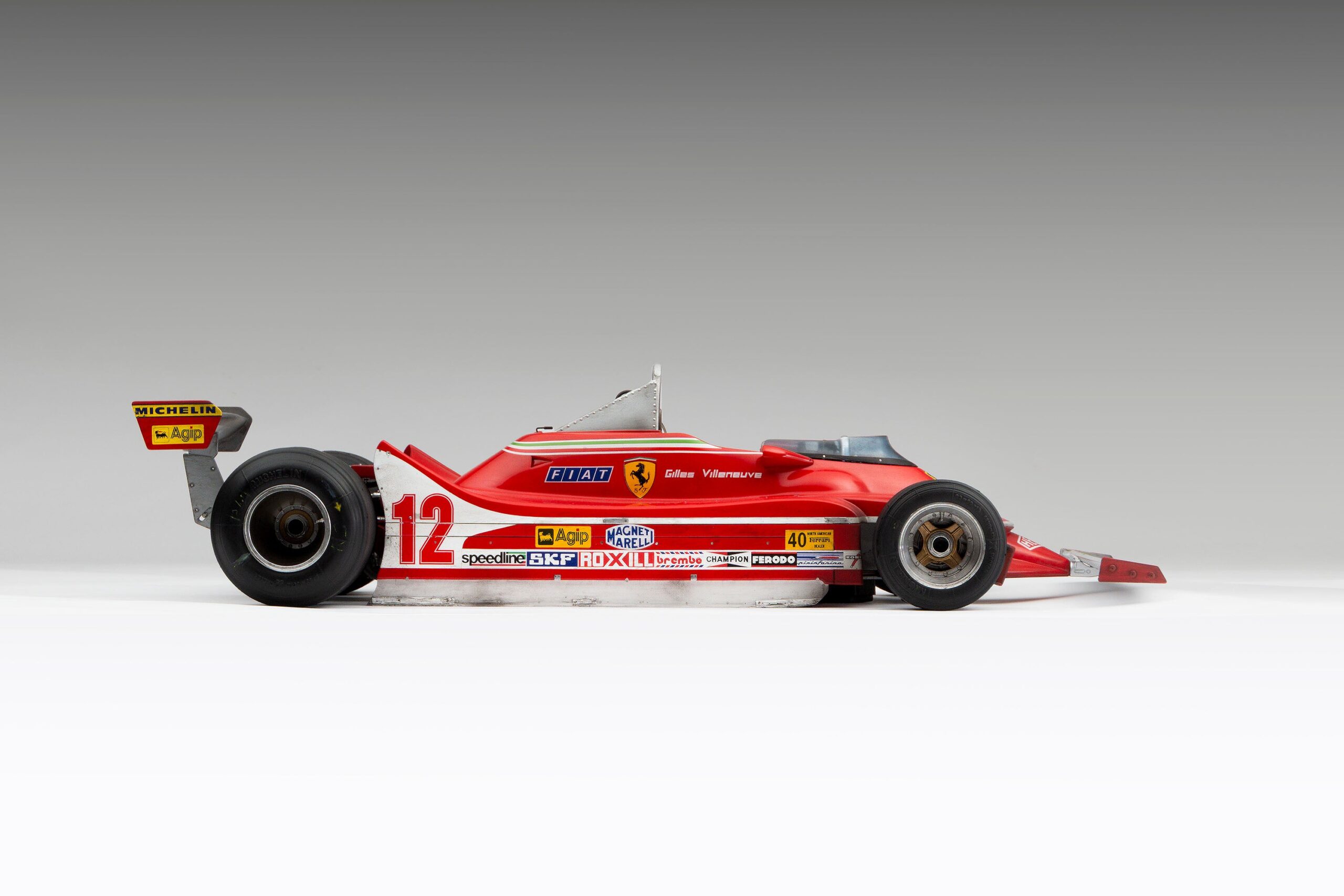 Amalgam Ferrari 312 T4 1979 US East Grand Prix Winner Gilles Villeneuve Race Weathered - Rot | 1:8 - 画像14