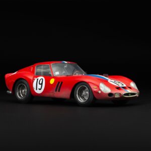 موديل أمالغام فيراري 250 GTO برقم الهيكل 3705GT الفائزة بفئتها في سباق لومان 1962 مع آثار السباق - أحمر | مقياس 1:18