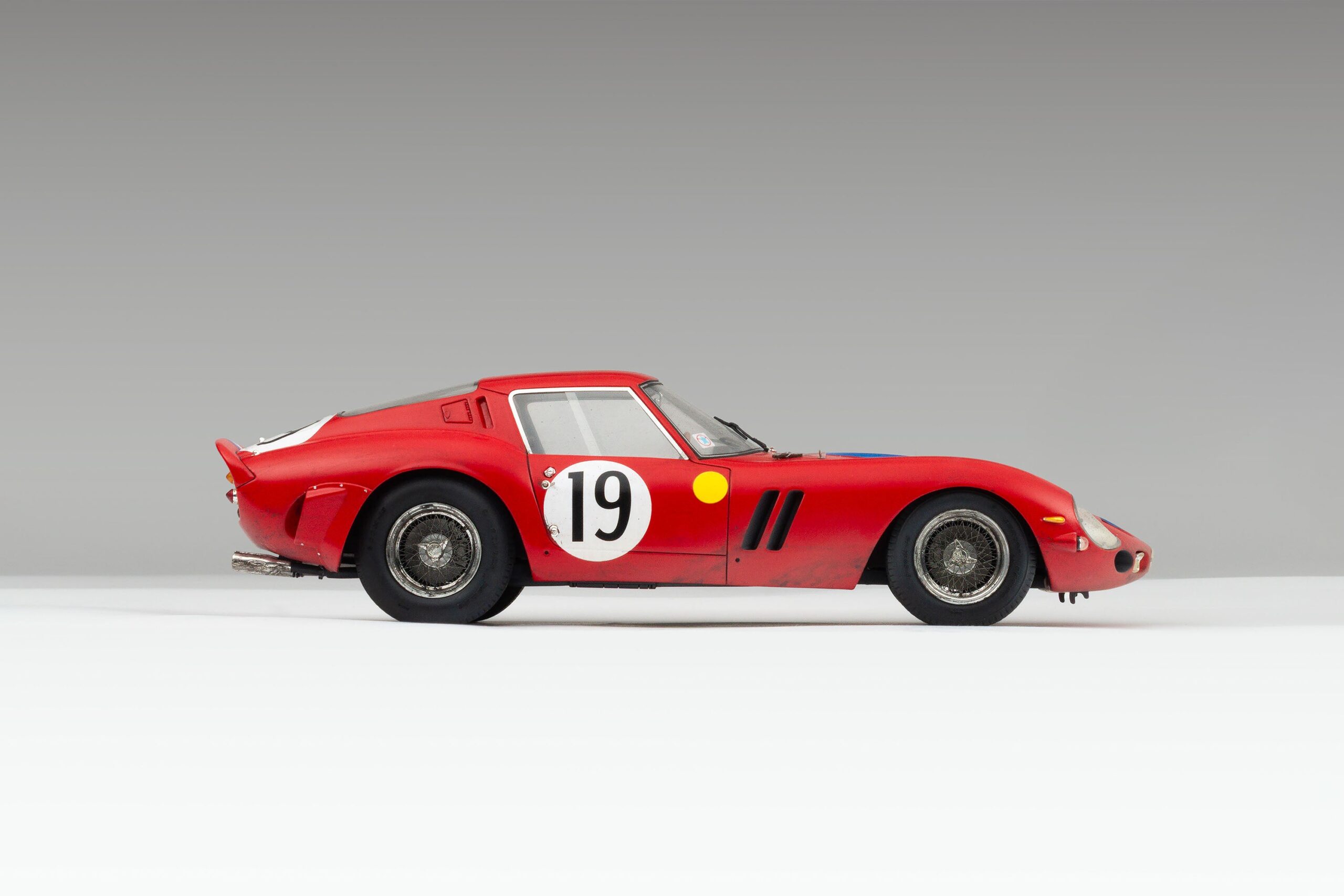 Amalgam Ferrari 250 GTO 3705GT 1962 Le Mans Class Winner Race Weathered - Rot | 1:18 - 画像7