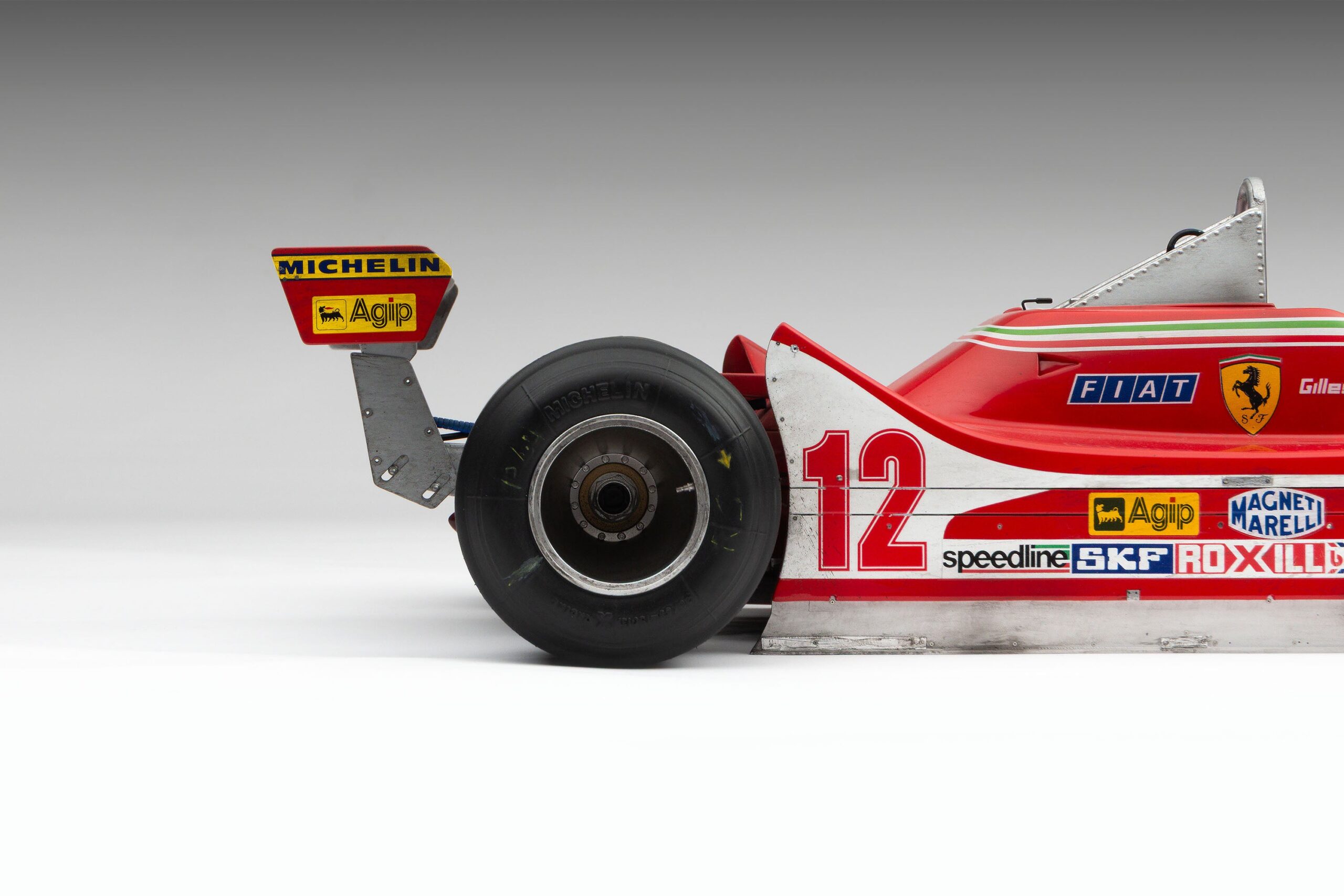 Amalgam Ferrari 312 T4 1979 US East Grand Prix Winner Gilles Villeneuve Race Weathered - Rot | 1:8 - 画像20