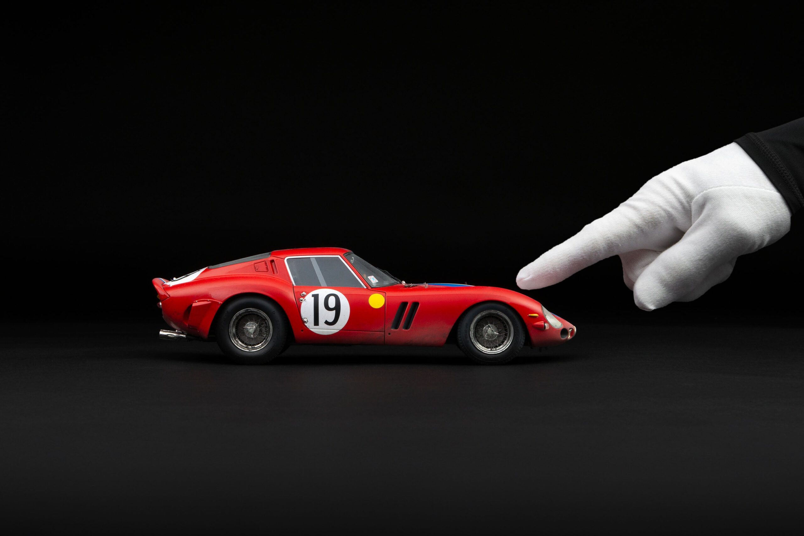 Amalgam Ferrari 250 GTO 3705GT 1962 Le Mans Class Winner Race Weathered - Rot | 1:18 - 画像3
