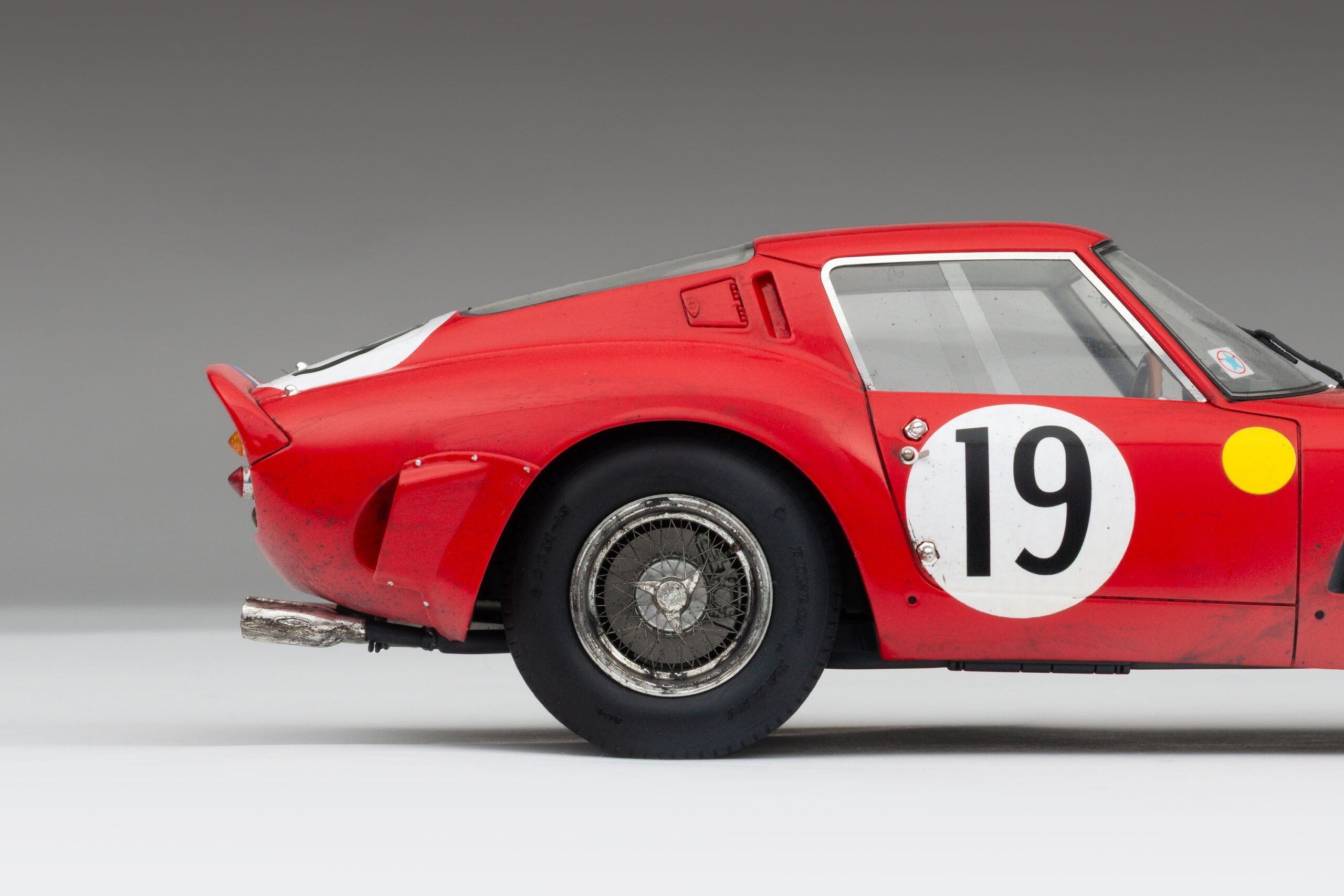 Amalgam Ferrari 250 GTO 3705GT 1962 Le Mans Class Winner Race Weathered - Rot | 1:18 - 画像11