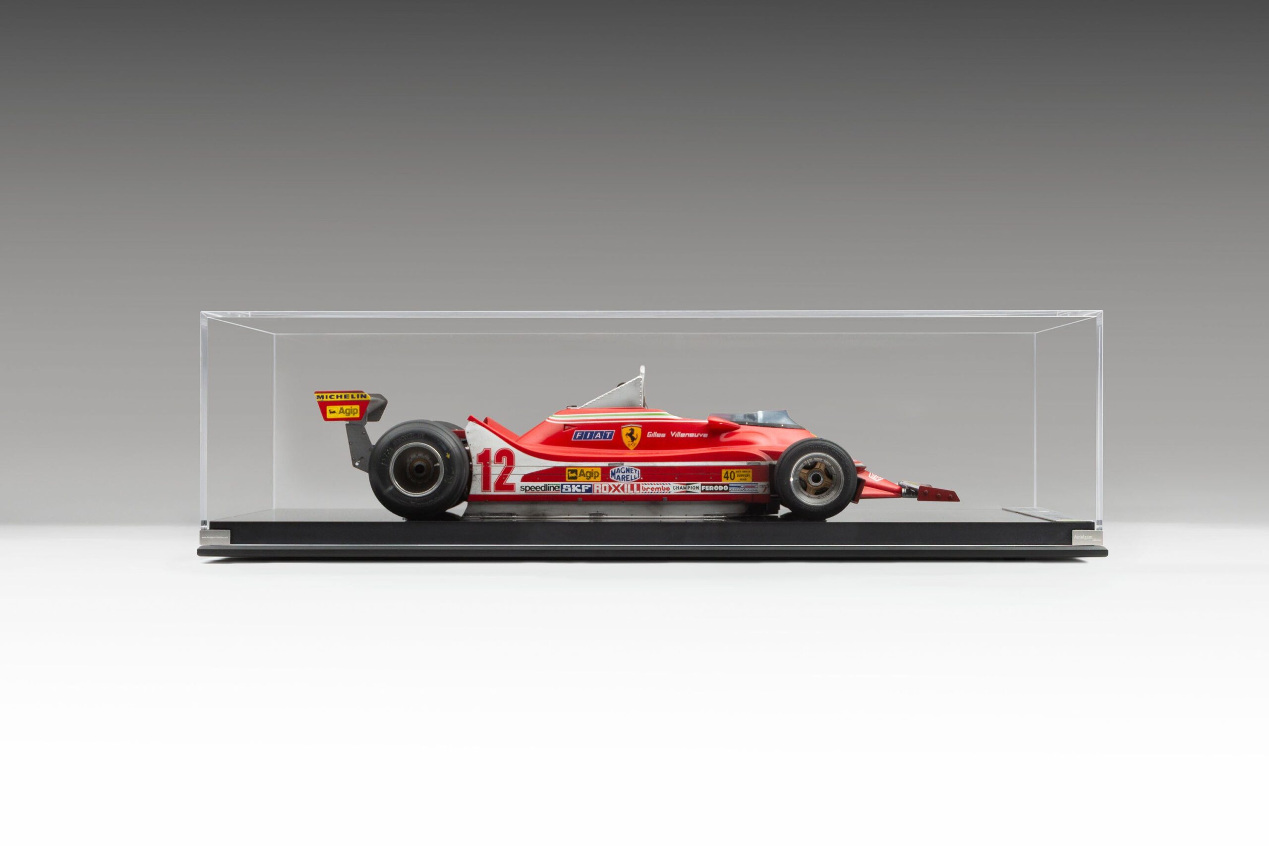 Amalgam Ferrari 312 T4 1979 US East Grand Prix Winner Gilles Villeneuve Race Weathered - Rot | 1:8 - 画像24