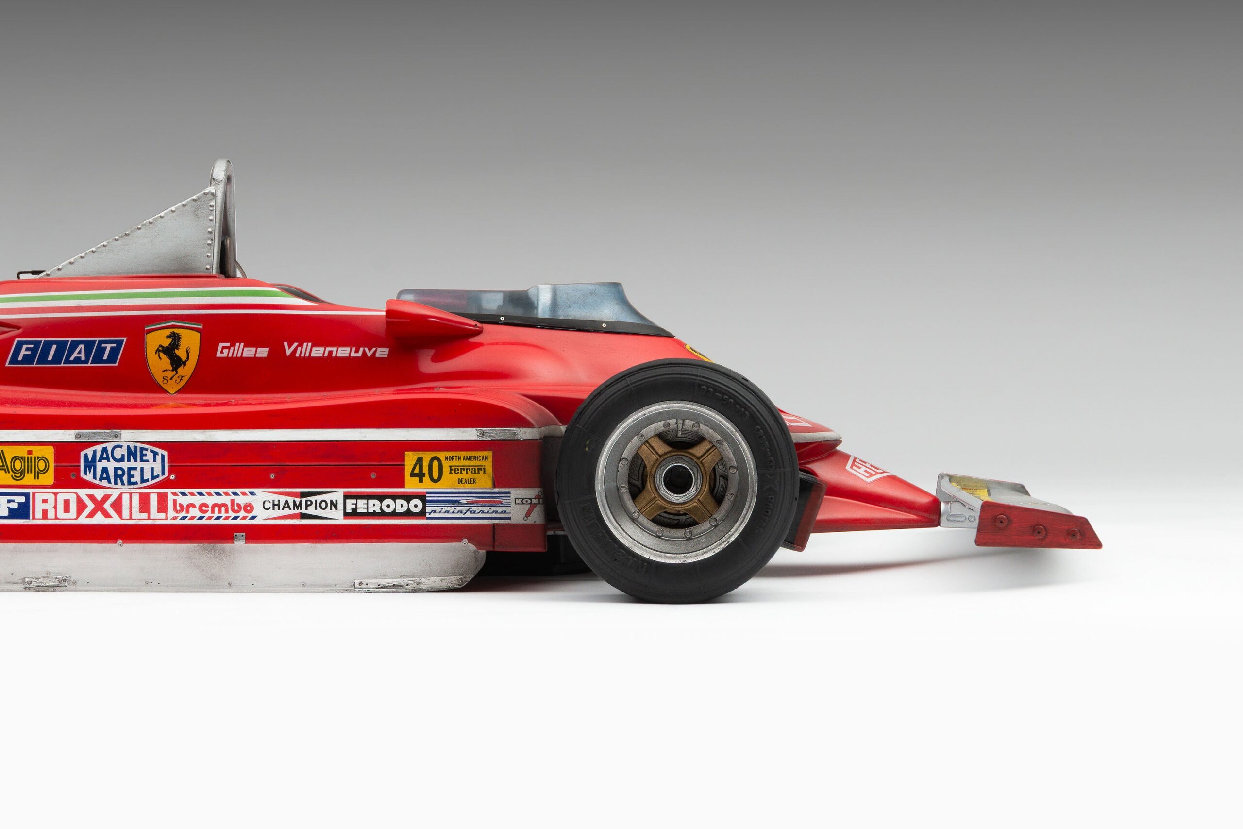 Amalgam Ferrari 312 T4 1979 US East Grand Prix Winner Gilles Villeneuve Race Weathered - Rot | 1:8 - 画像21