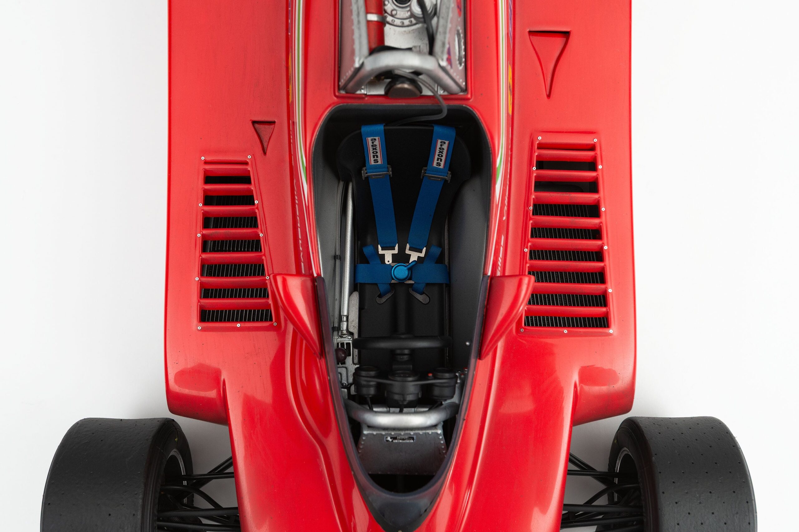Amalgam Ferrari 312 T4 1979 US East Grand Prix Winner Gilles Villeneuve Race Weathered - Rot | 1:8 - 画像19