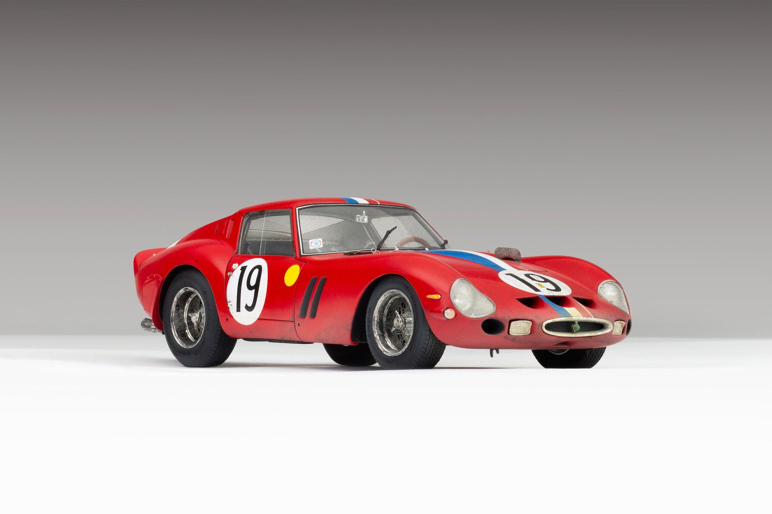 Amalgam Ferrari 250 GTO 3705GT 1962 Le Mans Class Winner Race Weathered - Rot | 1:18 - 画像5