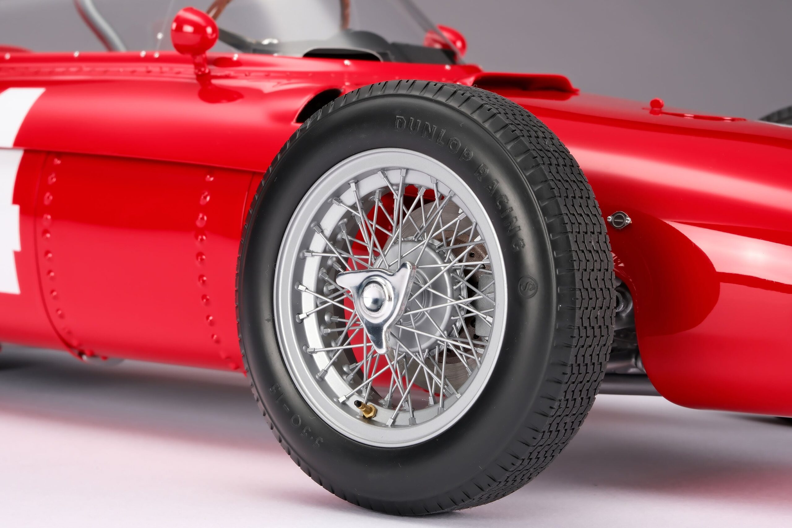 Amalgam Ferrari 156 F1 "Sharknose" 1961 Formula 1 Season Wolfgang von Trips - Rot | 1:8 - 画像26