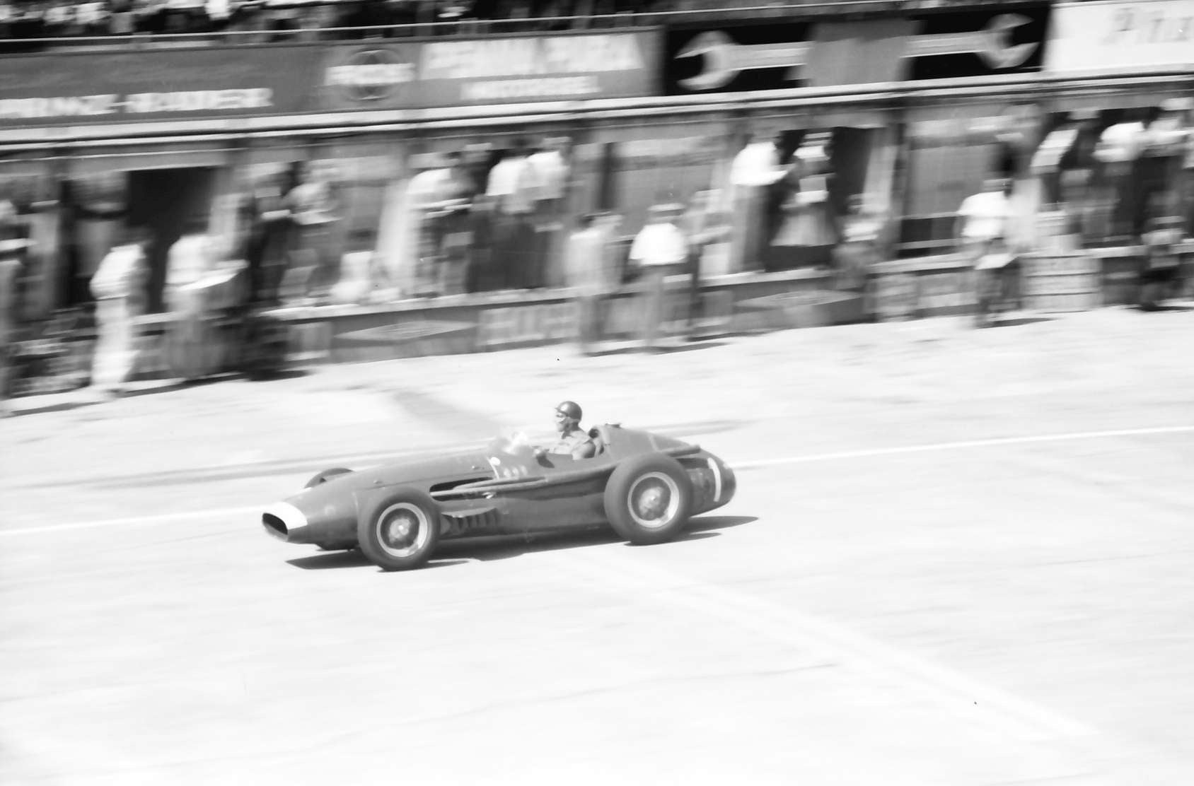 Amalgam Maserati 250F 1957 German Grand Prix - Juan Manuel Fangio - Rot | 1:8 - 画像38